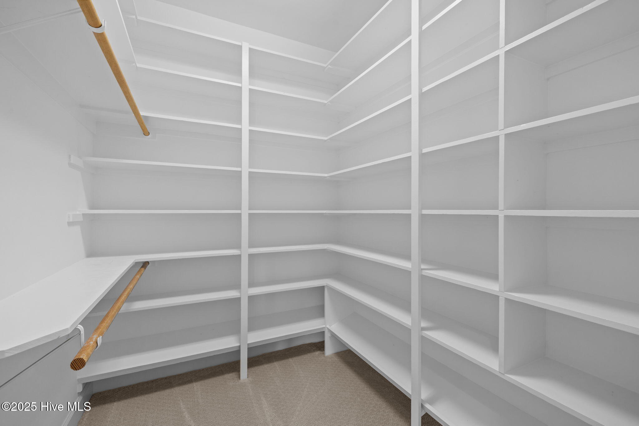 100542960 | Photo 30