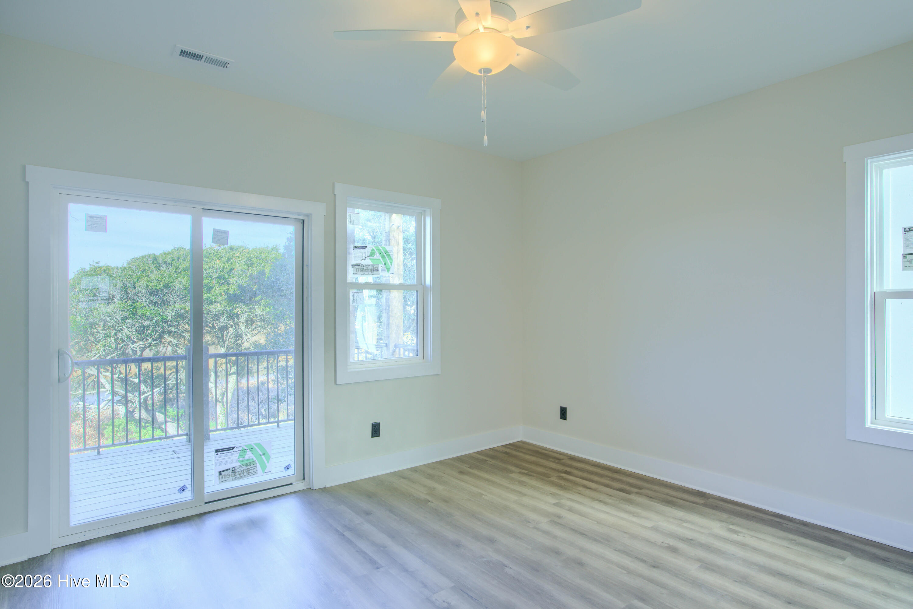 100552257 | Photo 18