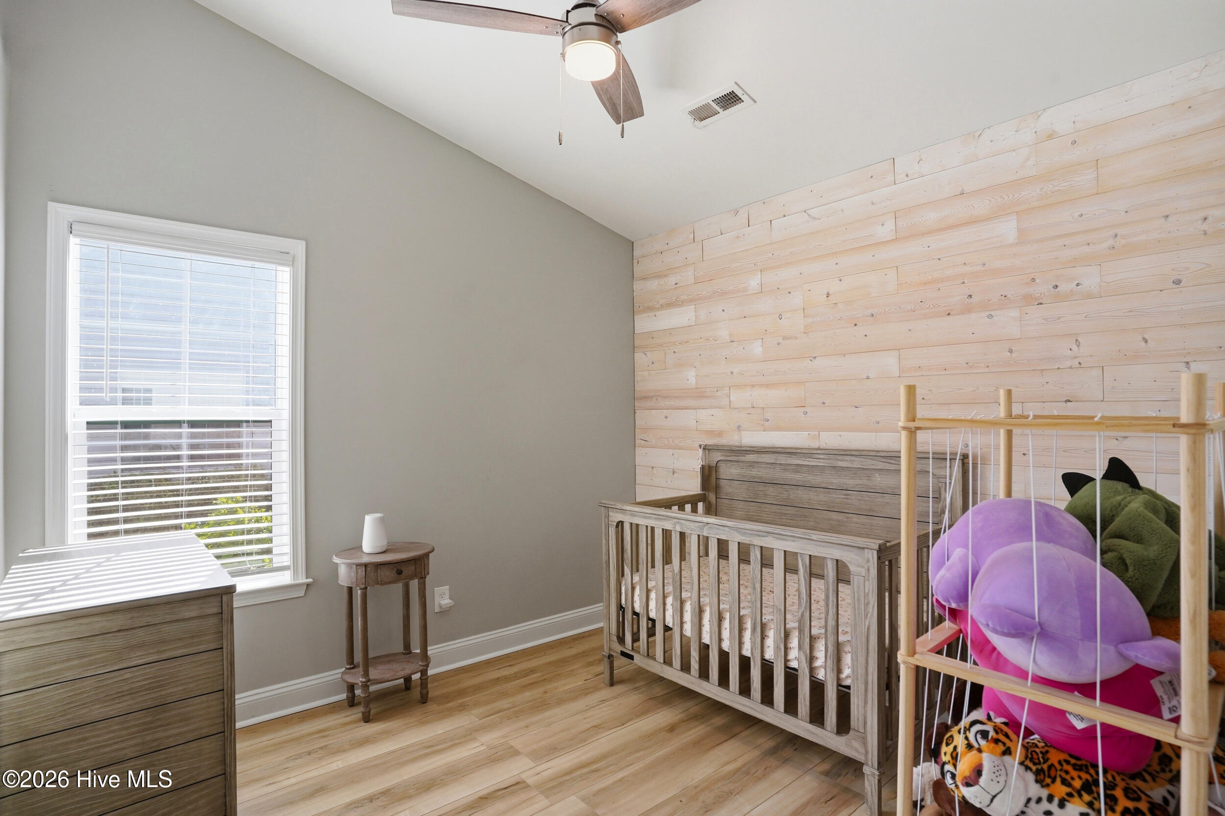 100567490 | Photo 20