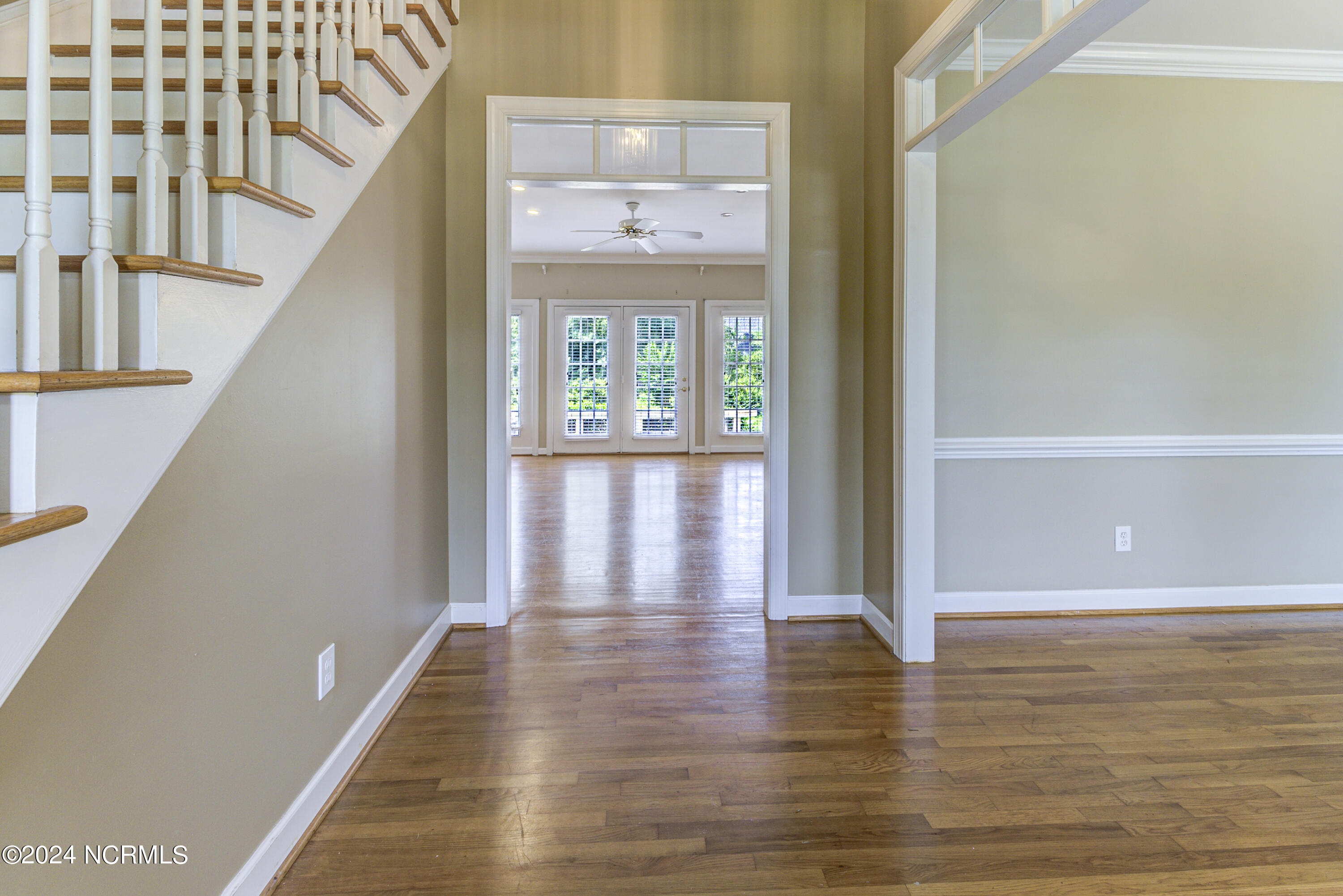 100560204 | Photo 11