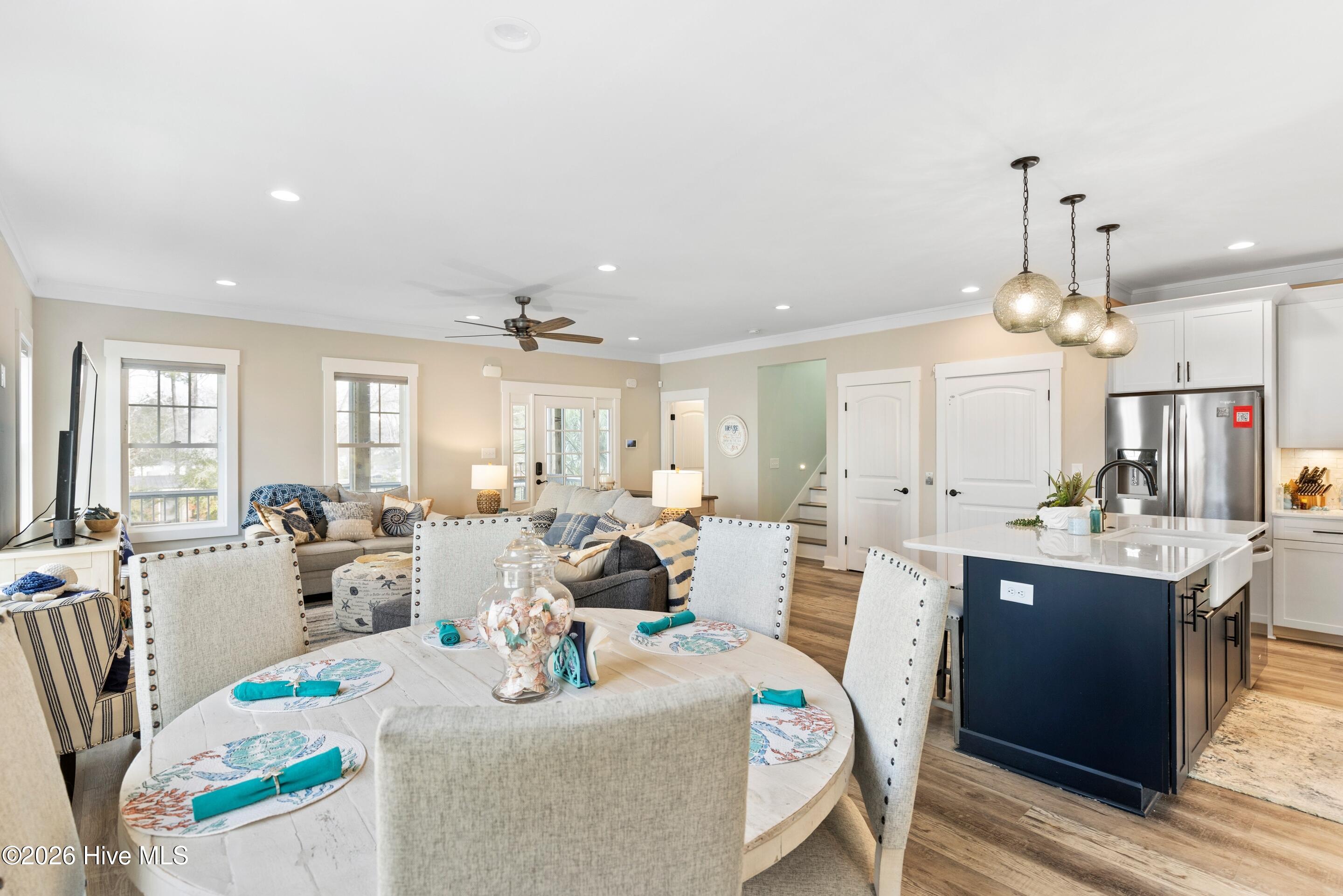 100548444 | Photo 38