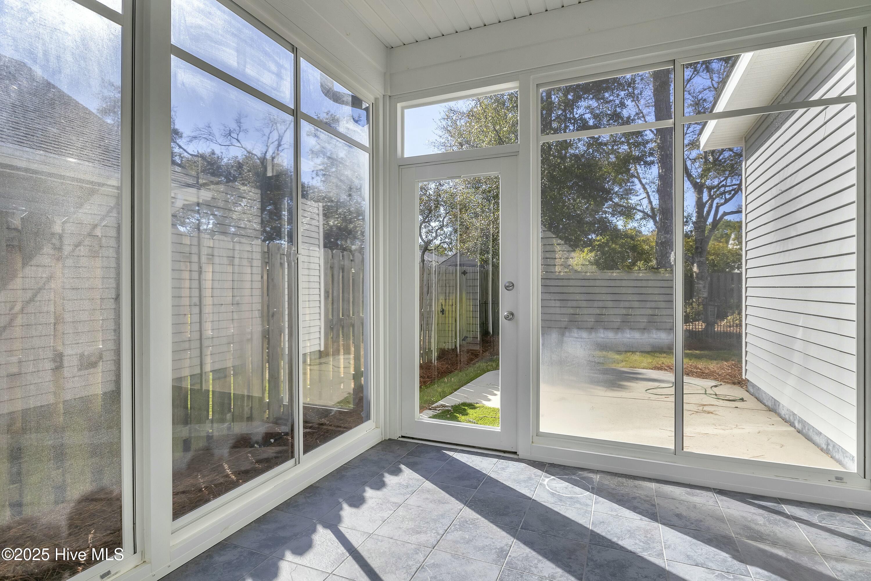 100489569 | Photo 40