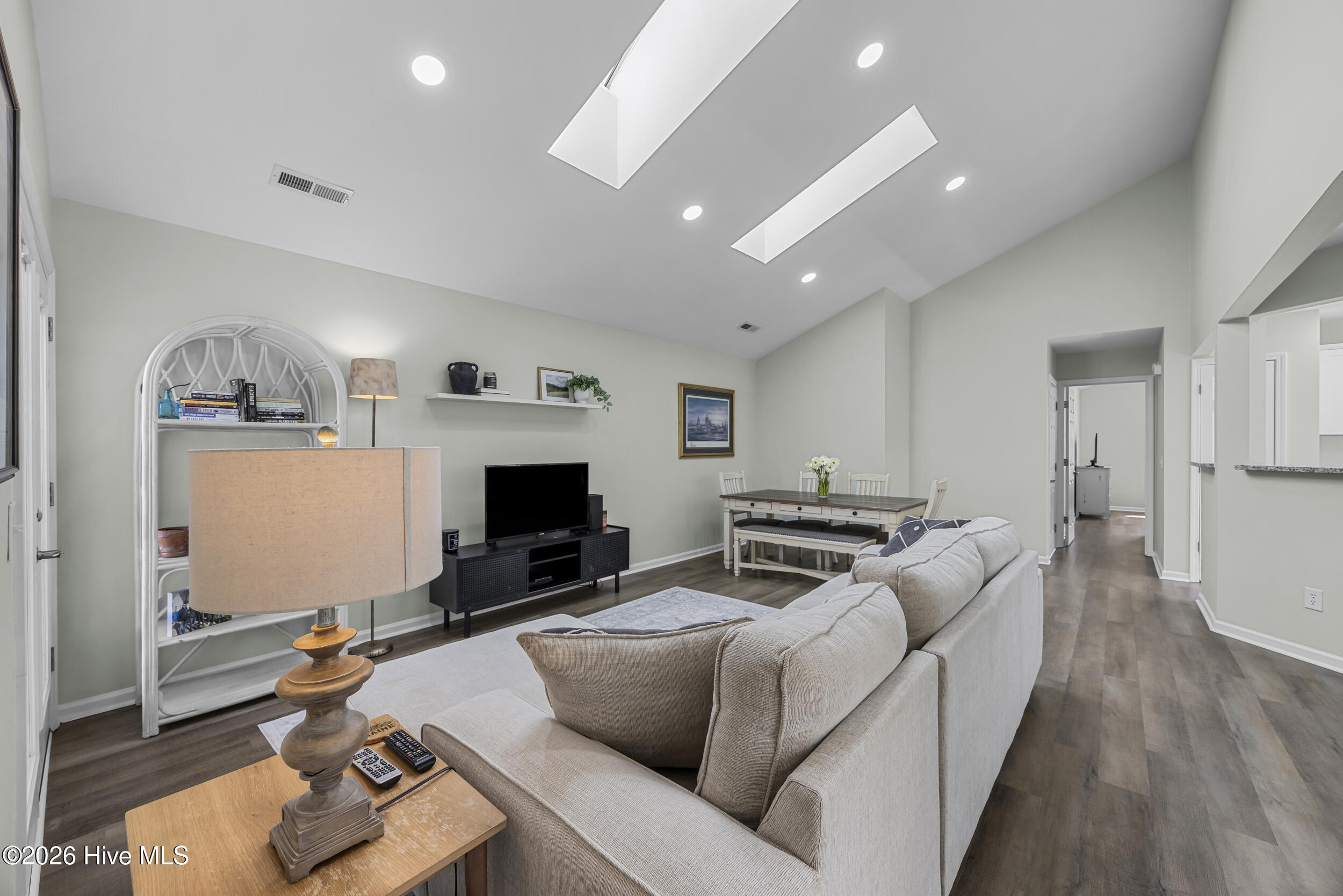 100563217 | Photo 17