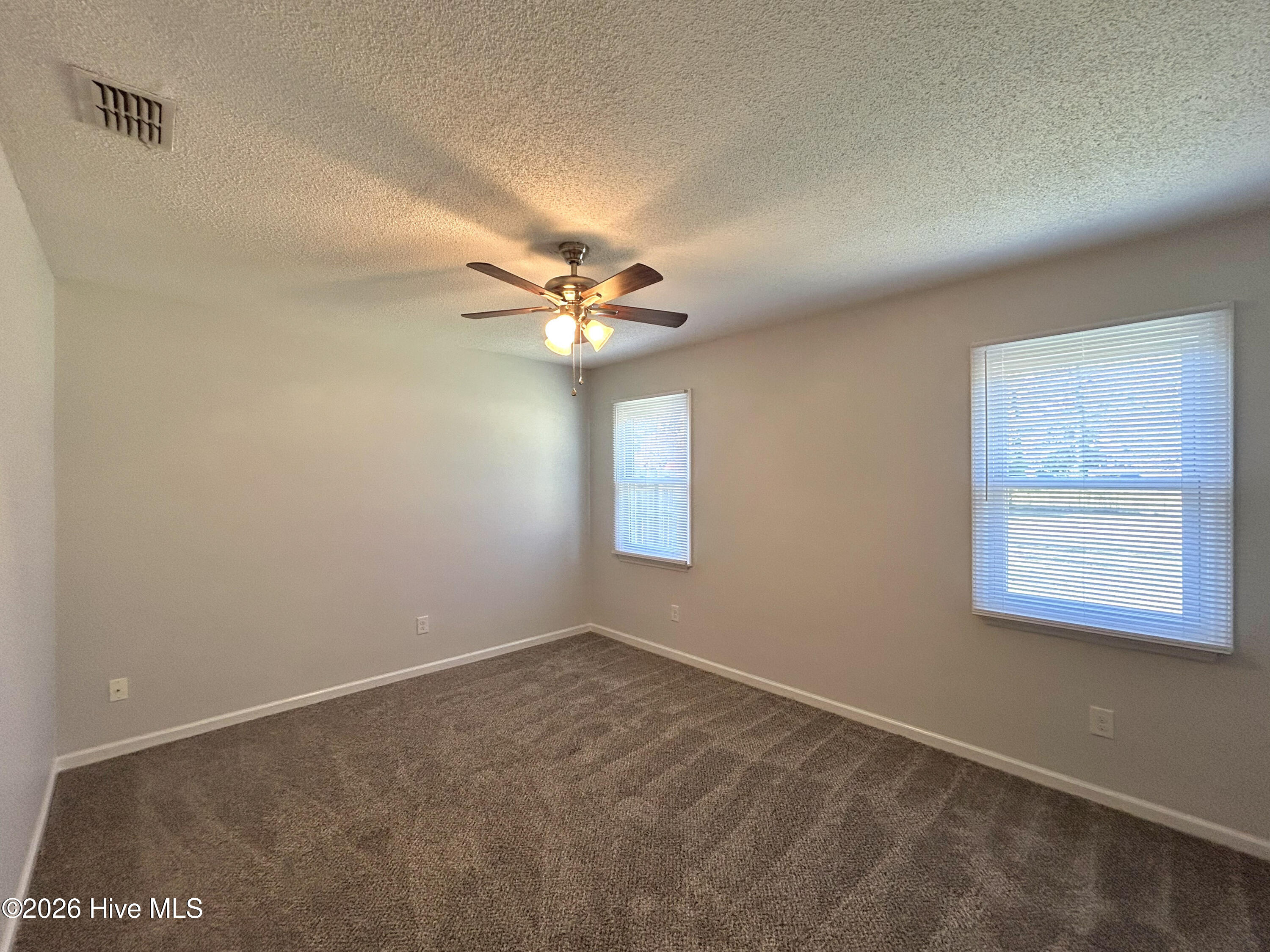 100563583 | Photo 30