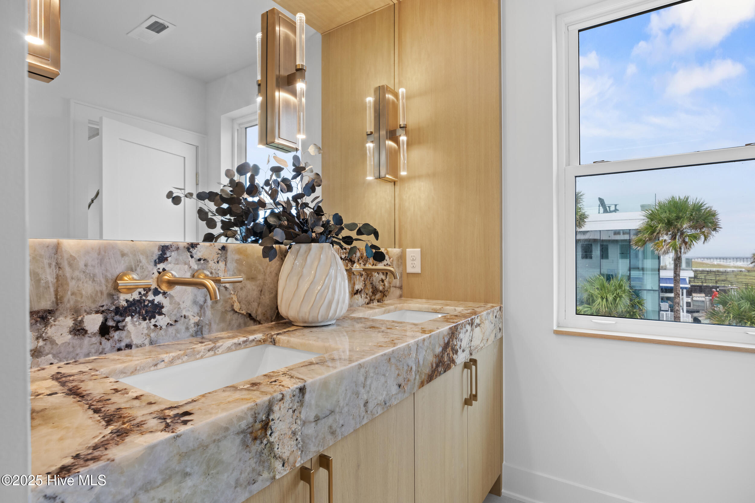 100517468 | Photo 42