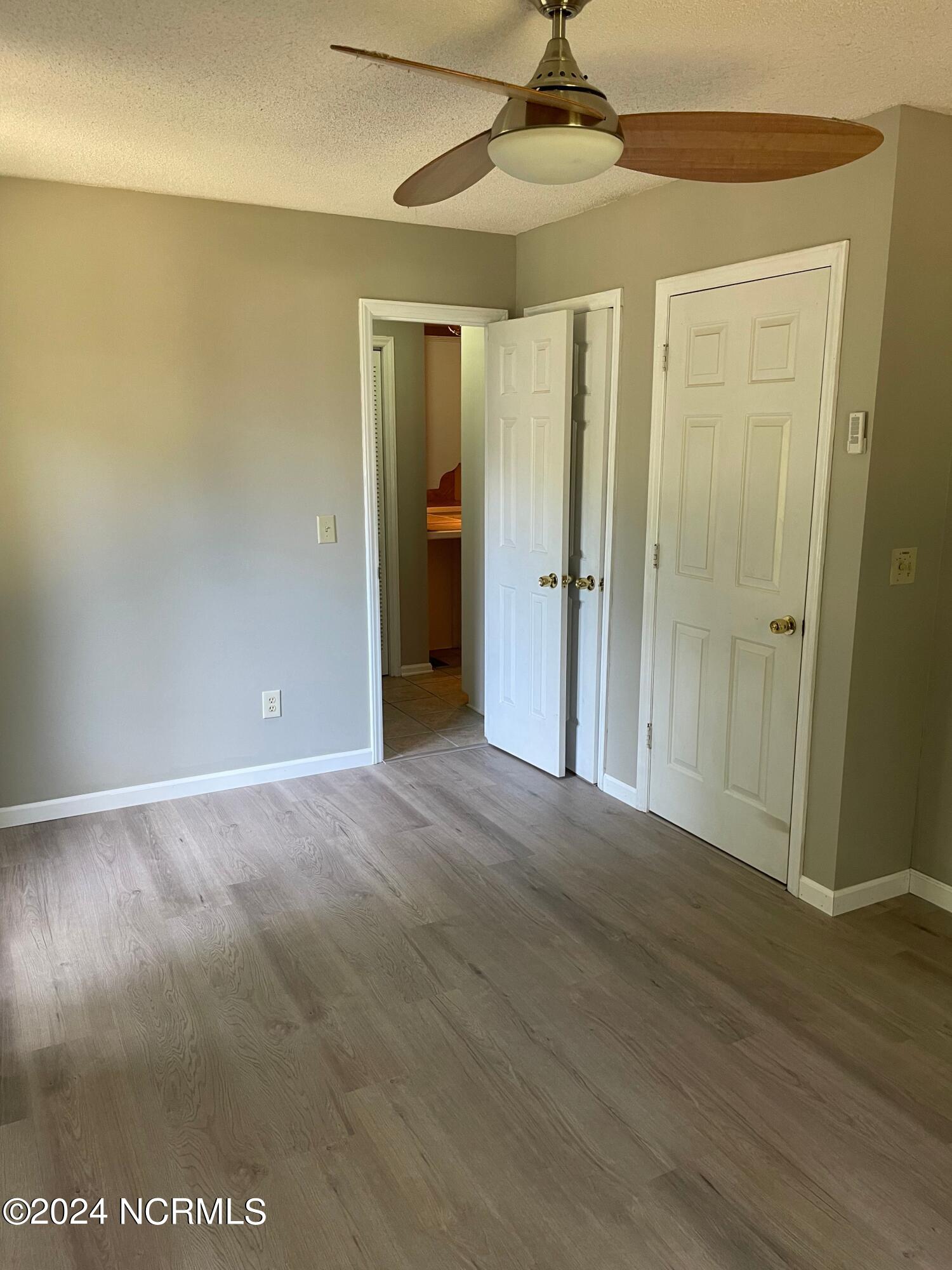 100560812 | Photo 25