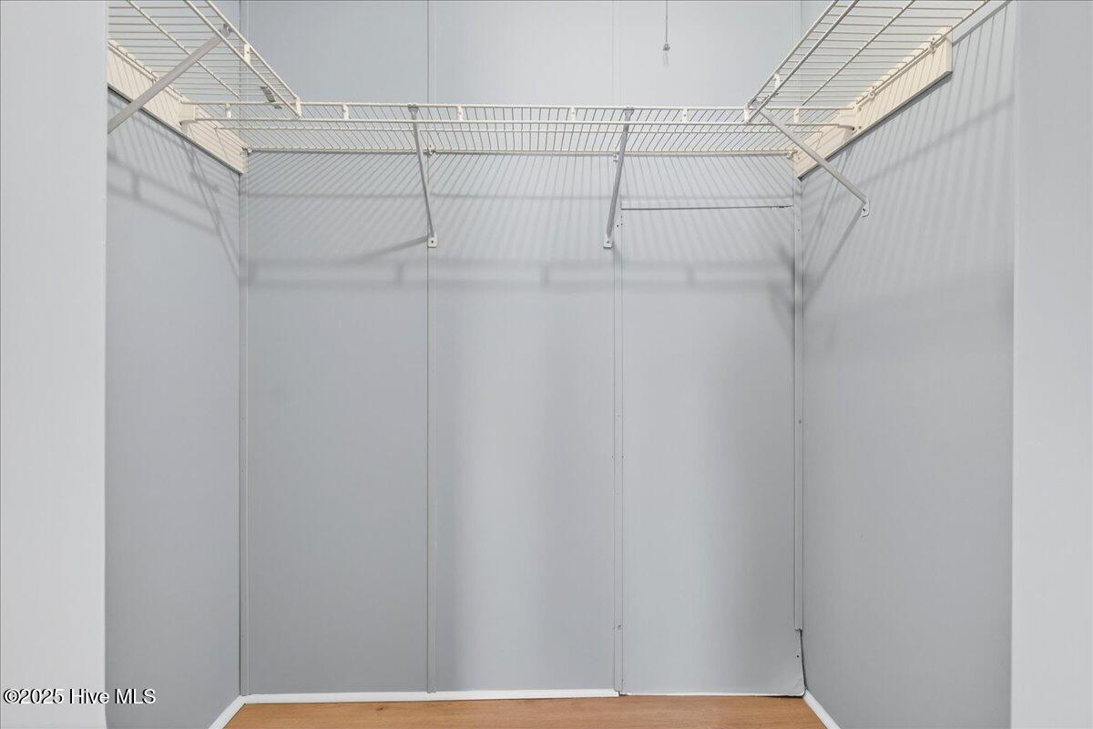 100543230 | Photo 23