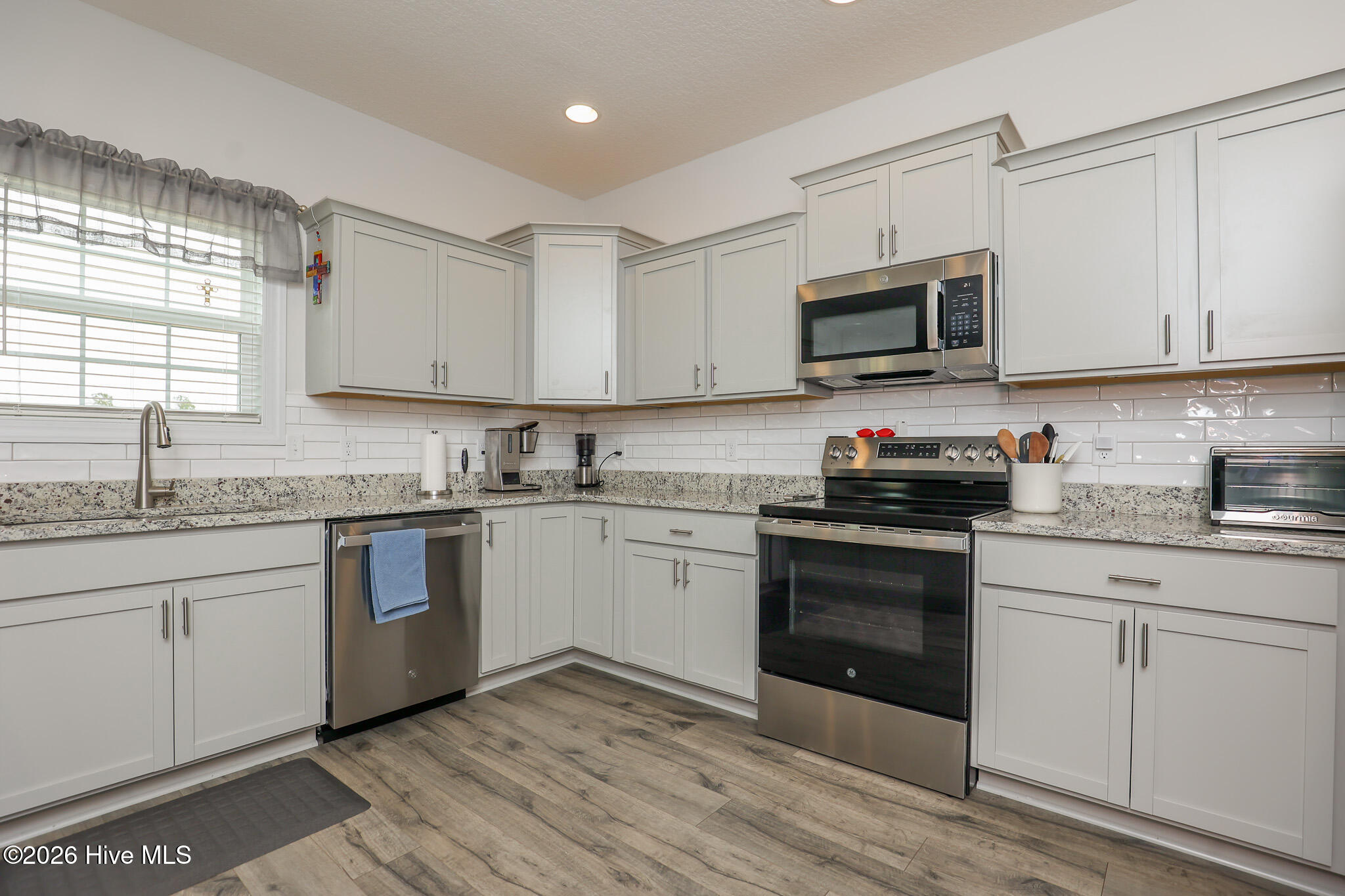 100566791 | Photo 12