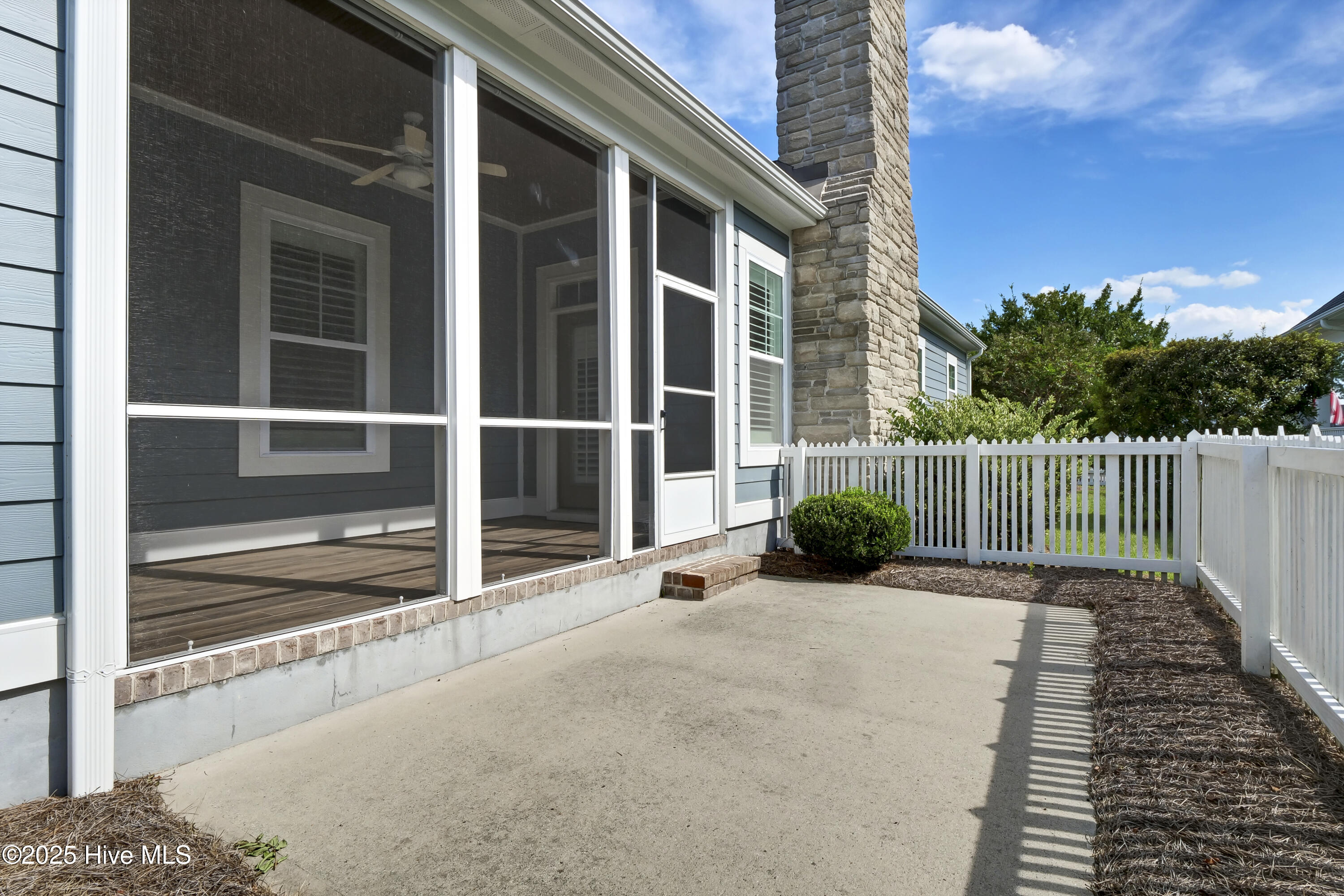 100537444 | Photo 30