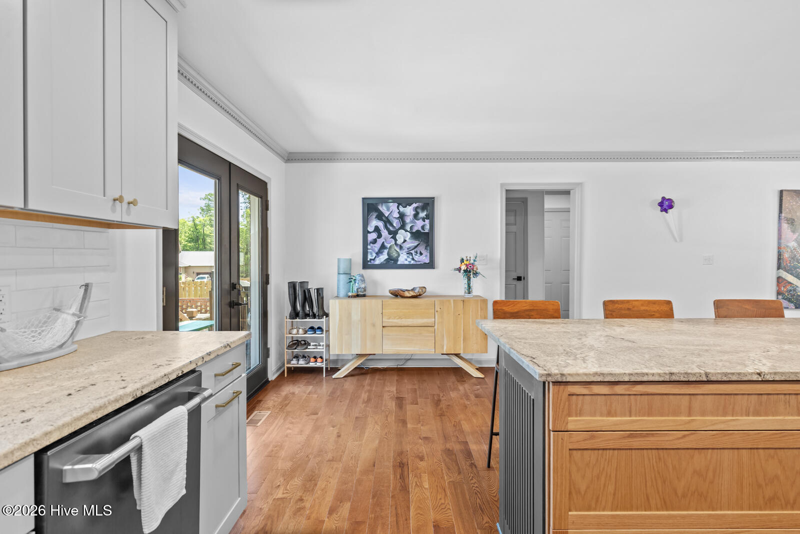 100569871 | Photo 27