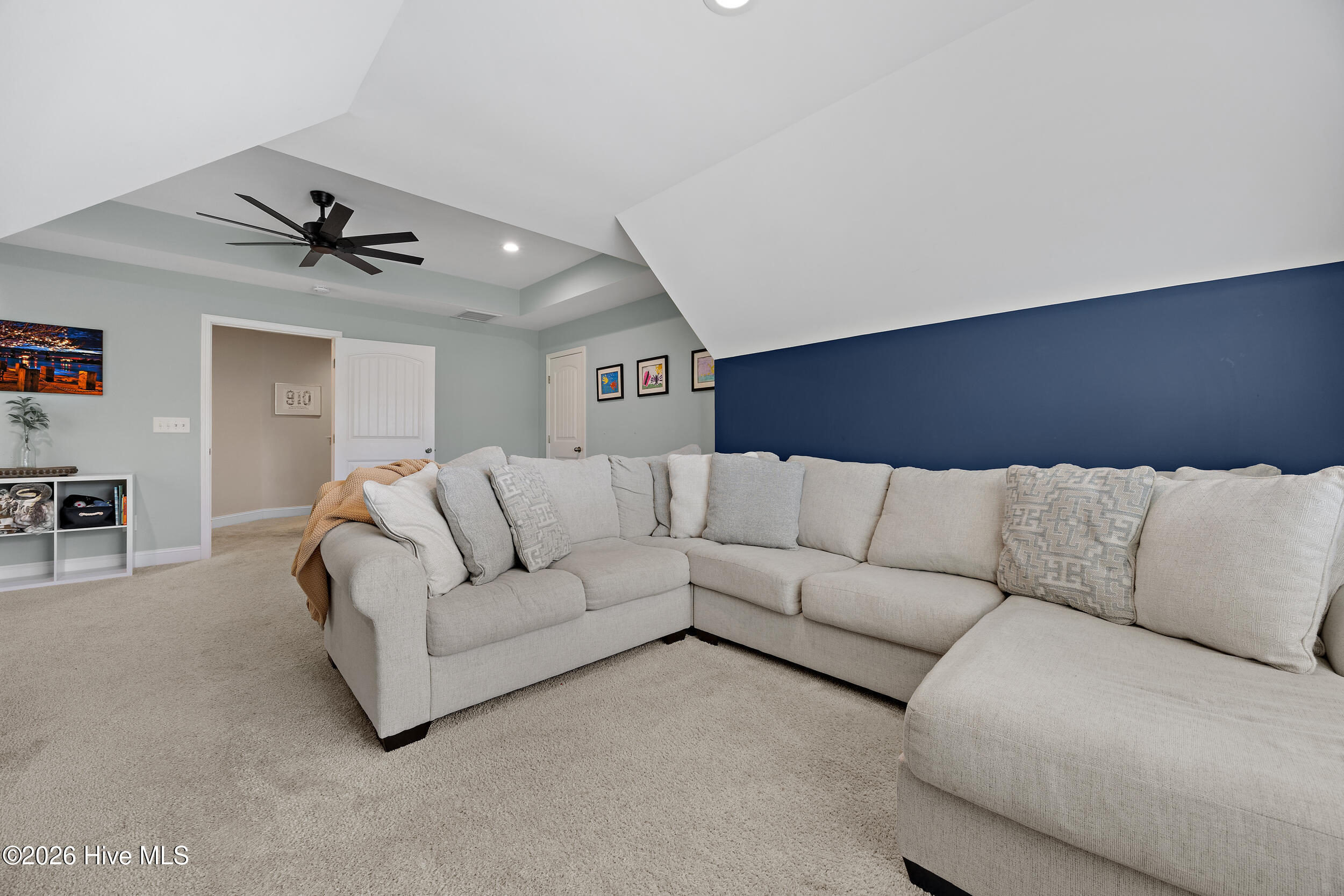 100566940 | Photo 39