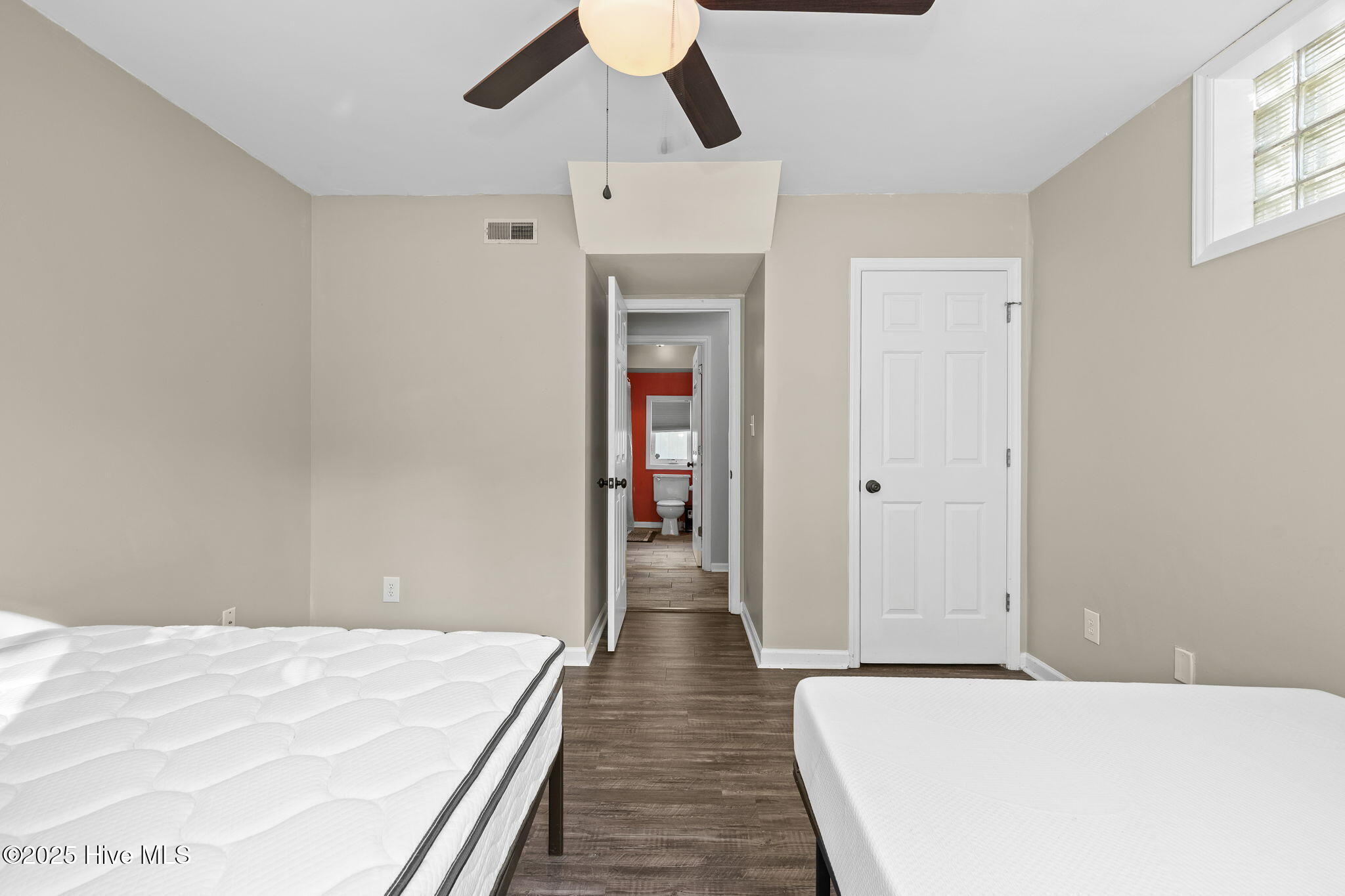 100542454 | Photo 51