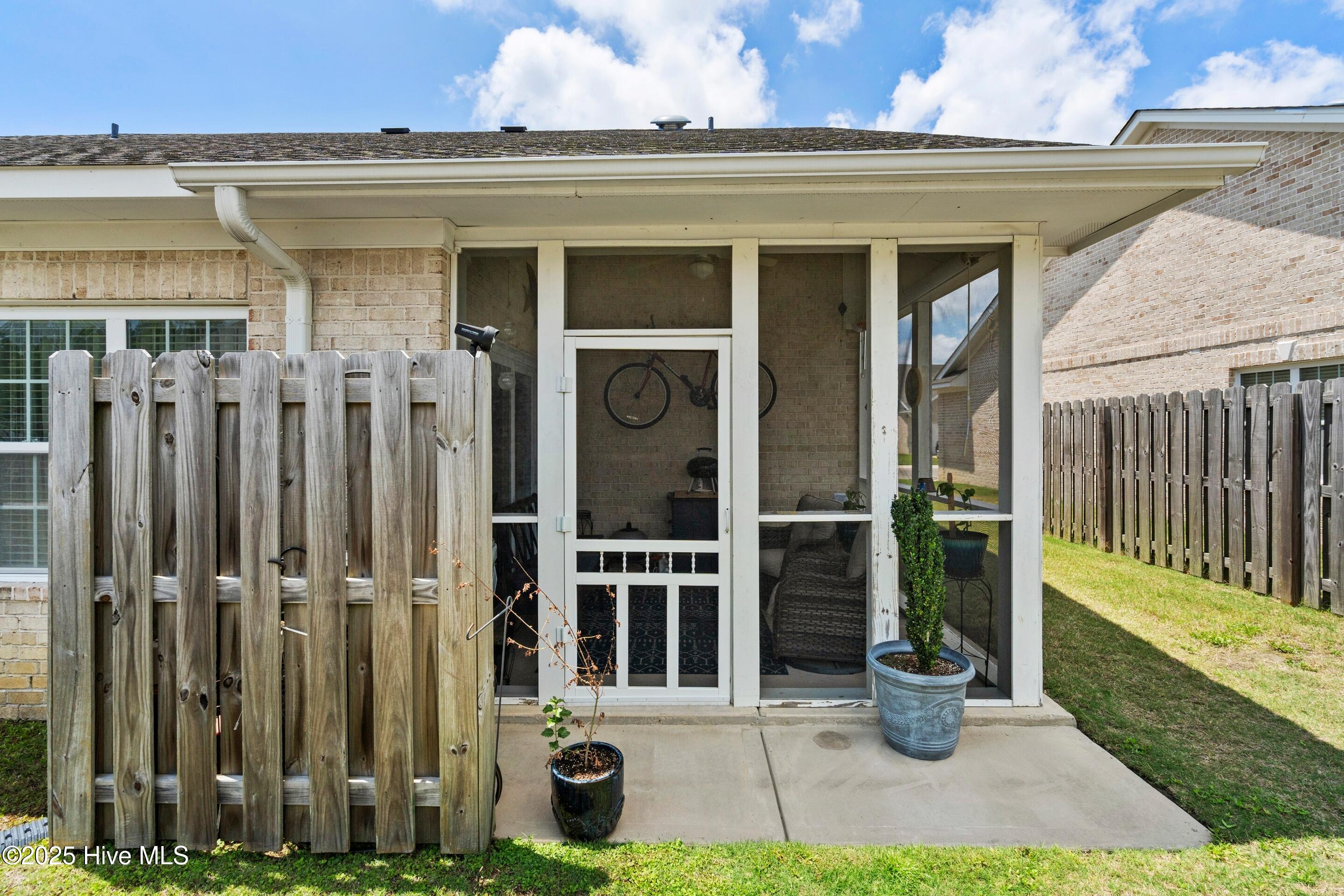 100512963 | Photo 44