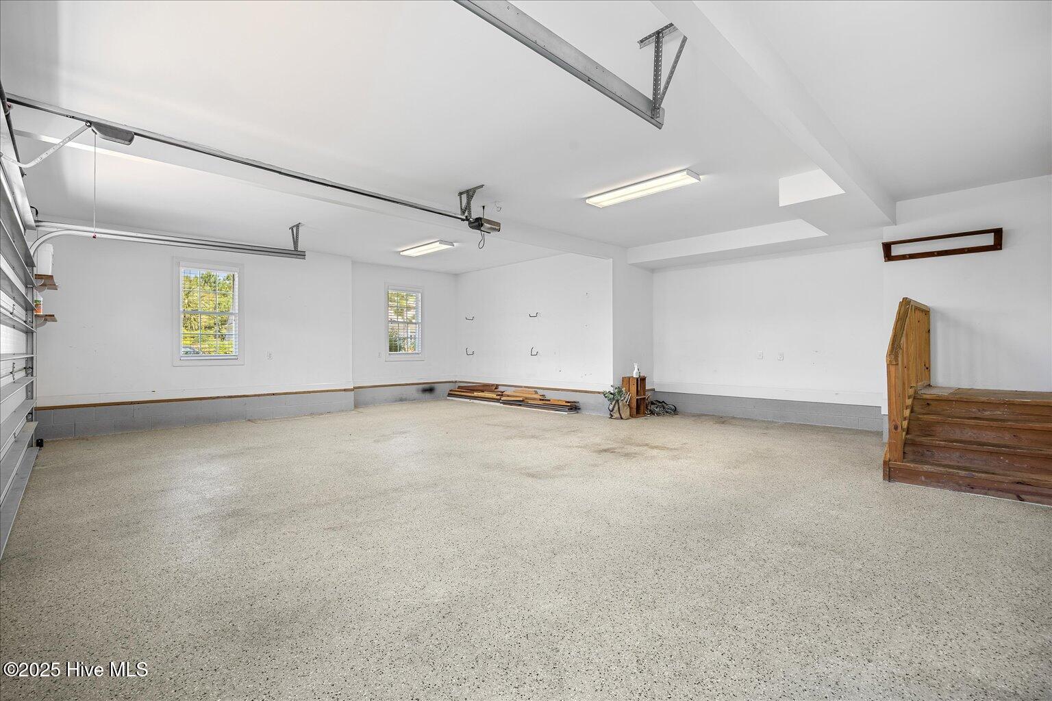 100529543 | Photo 46