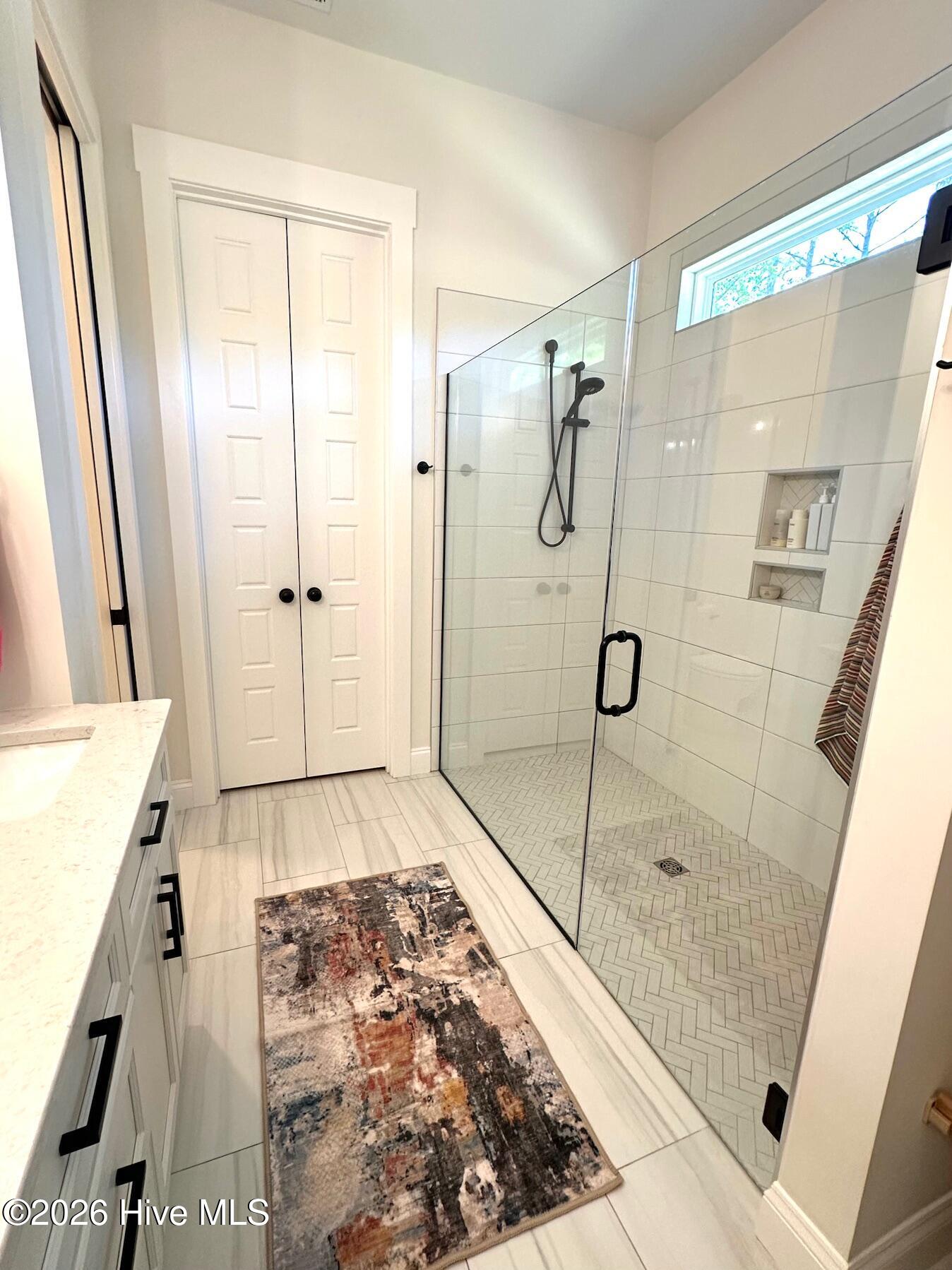 100565130 | Photo 24