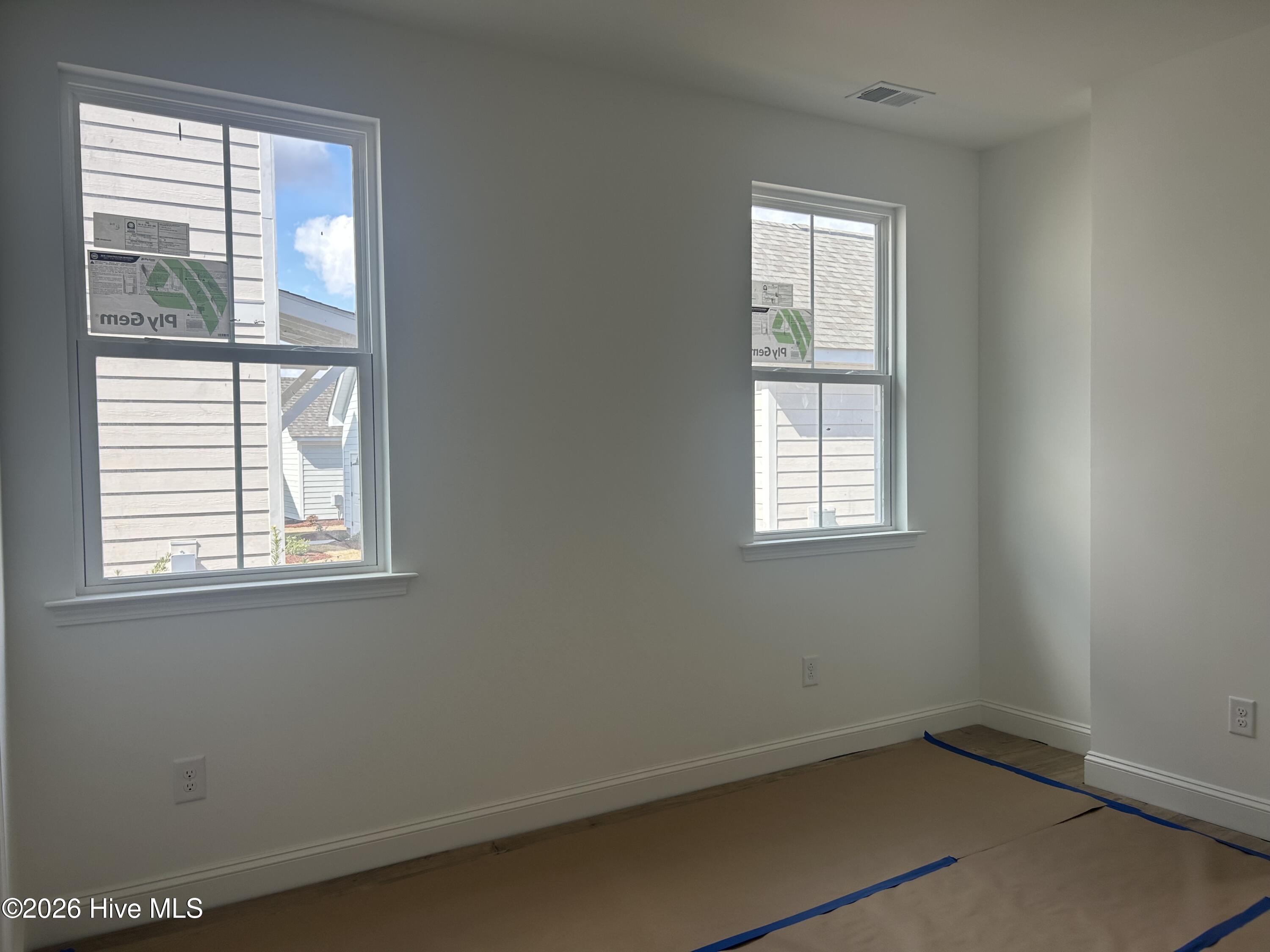 100558697 | Photo 12