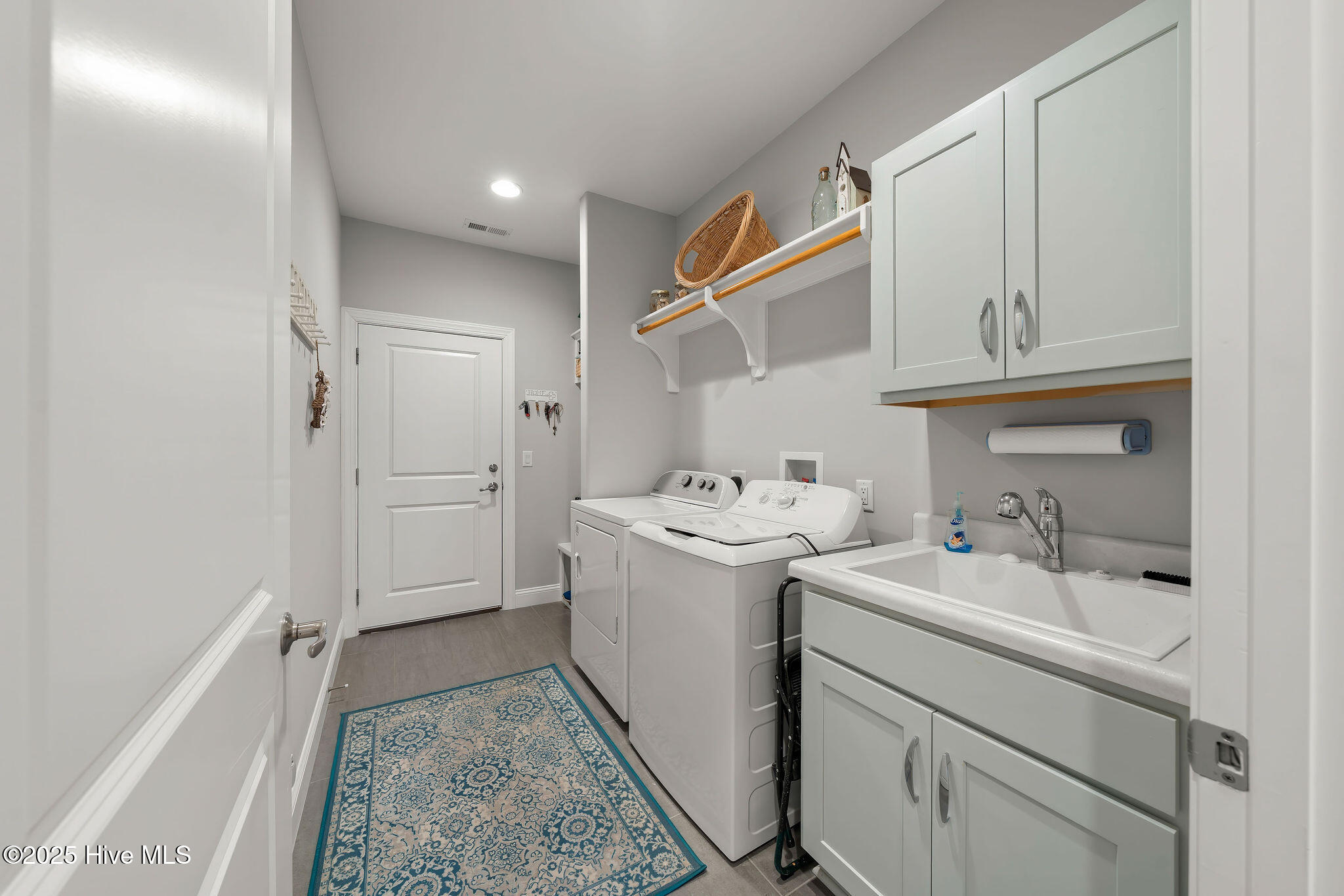 100547270 | Photo 39