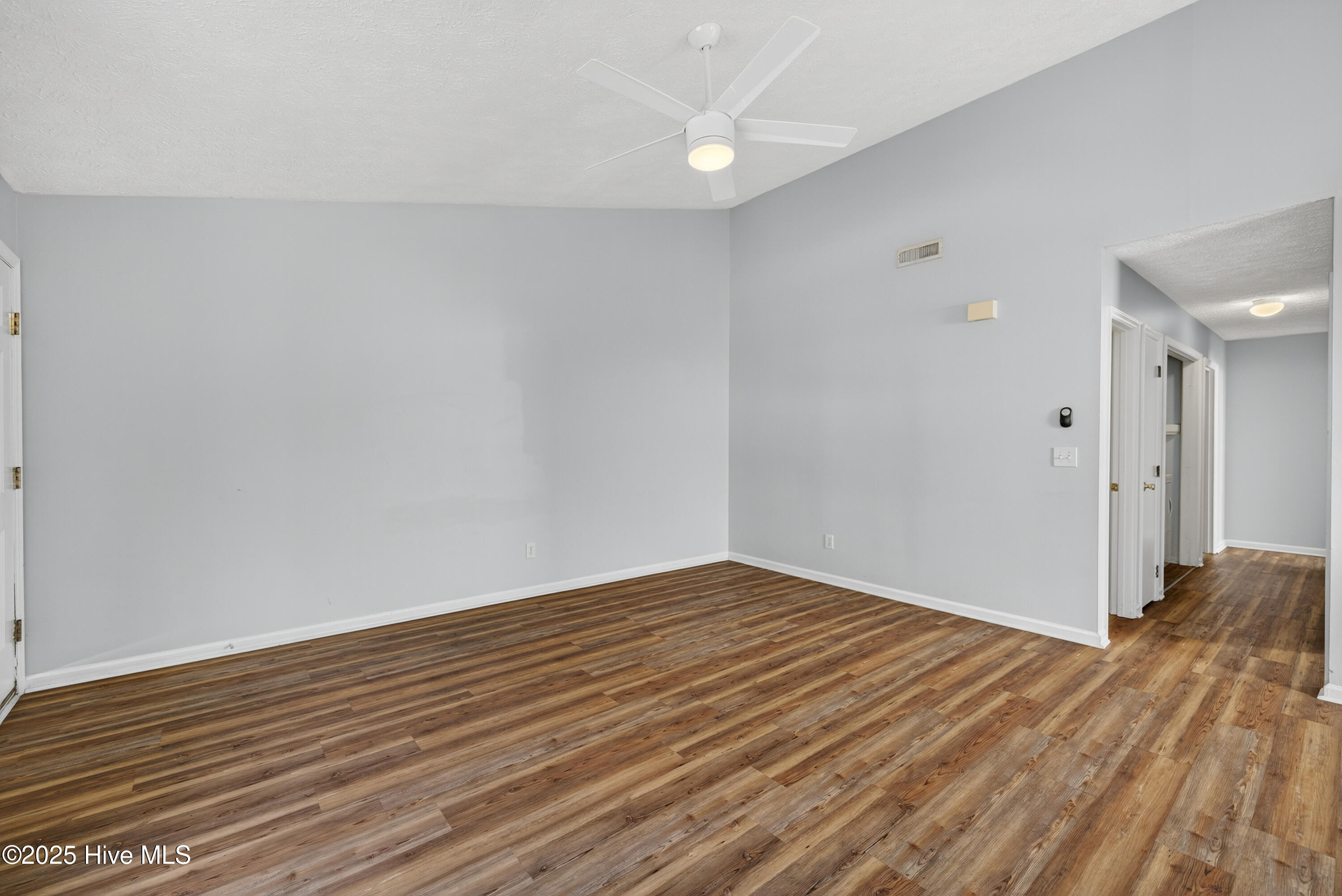 716 Varsity Drive, Wilmington, NC 28403 – photo 6: Living Room