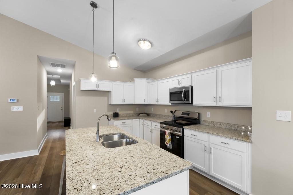 100552933 | Photo 14