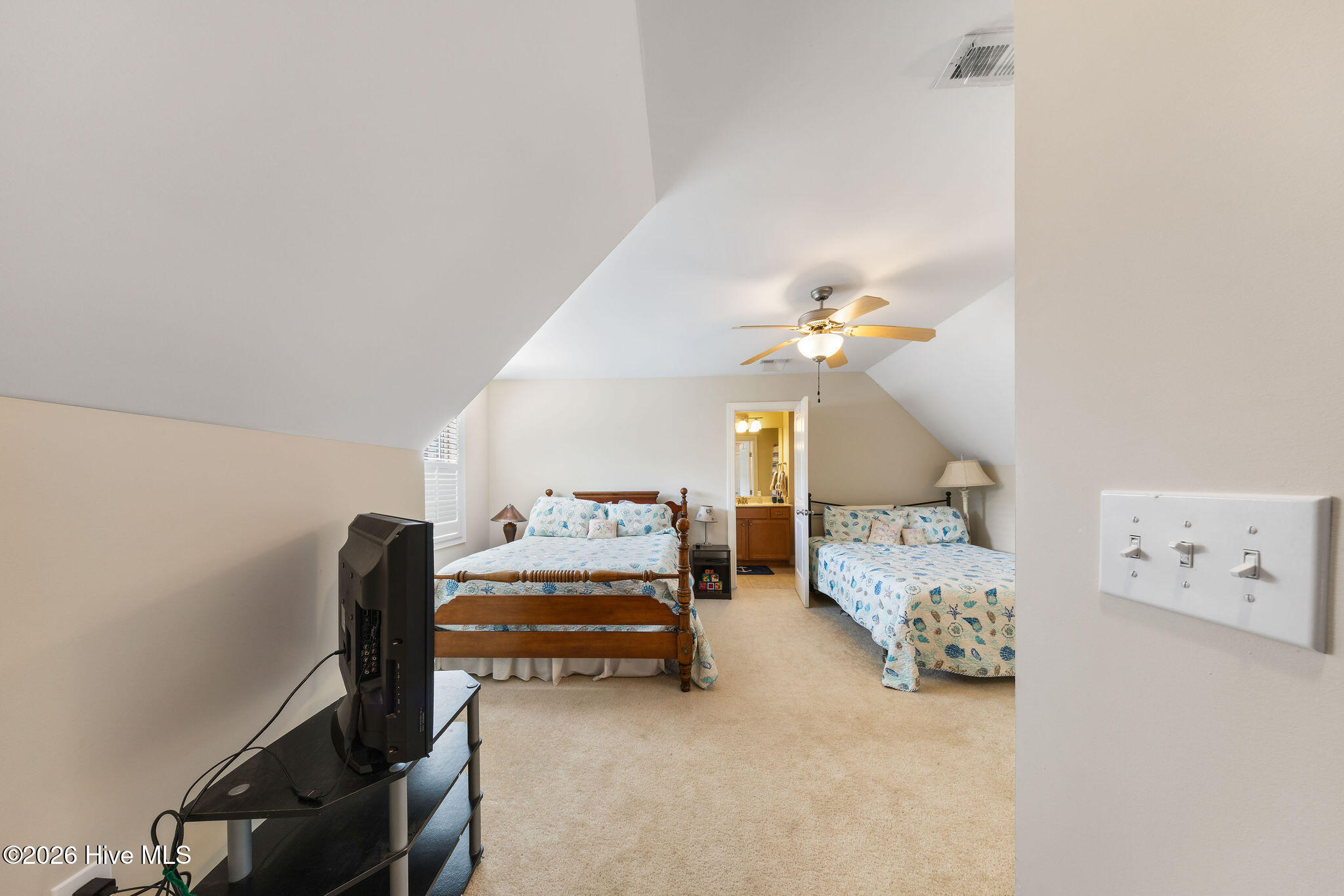 100554560 | Photo 38