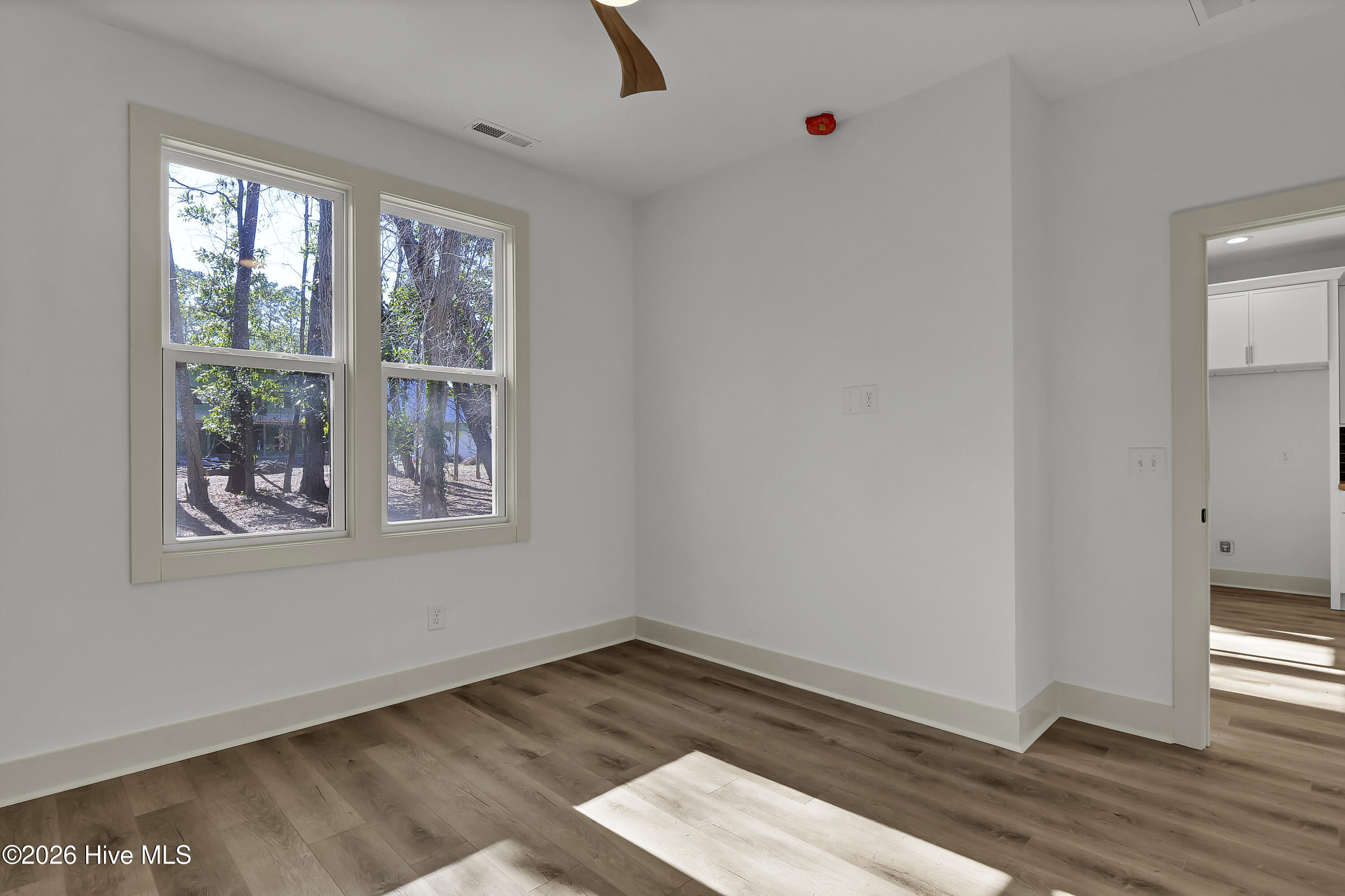 100549345 | Photo 17