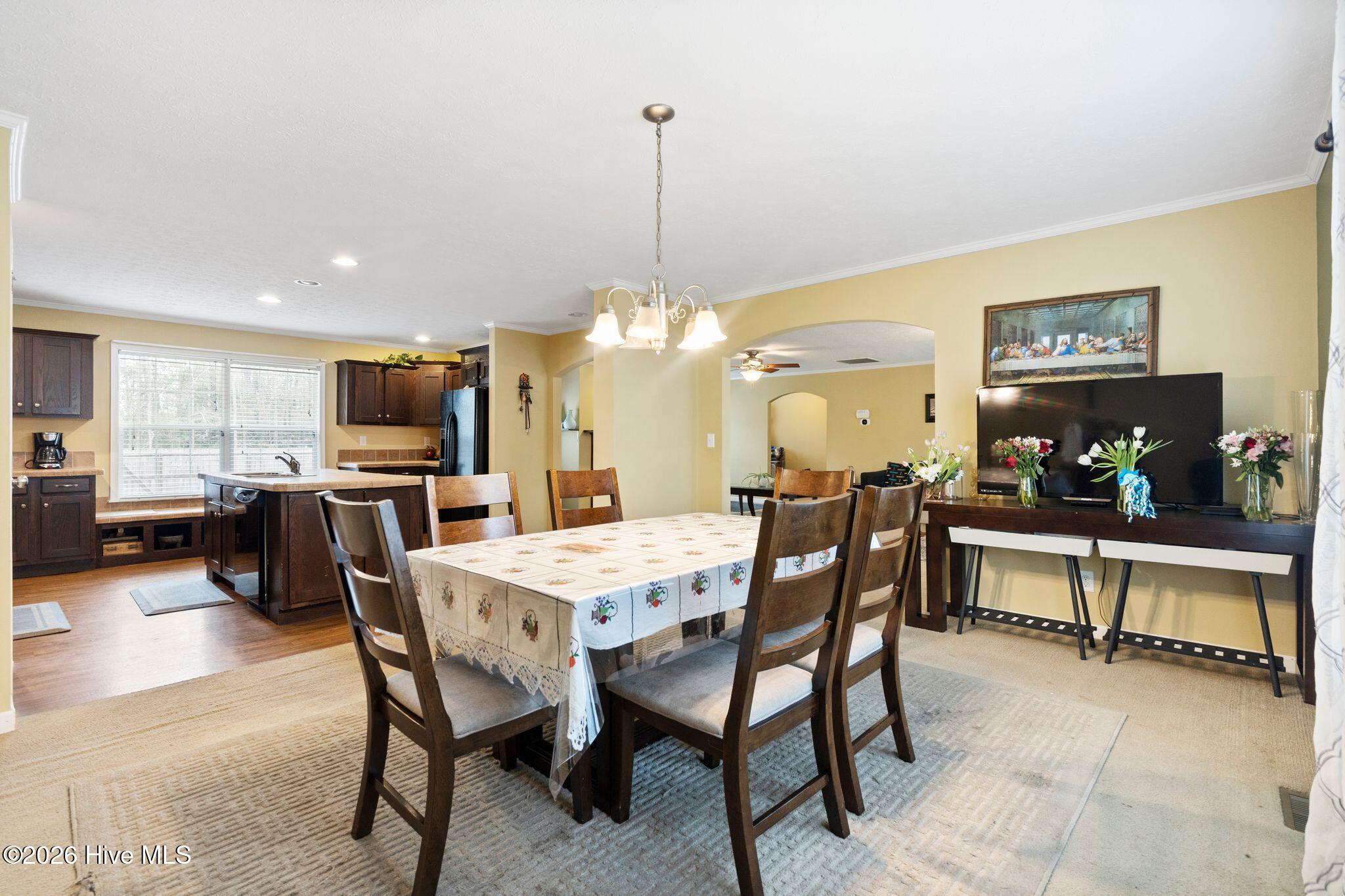 100558385 | Photo 14