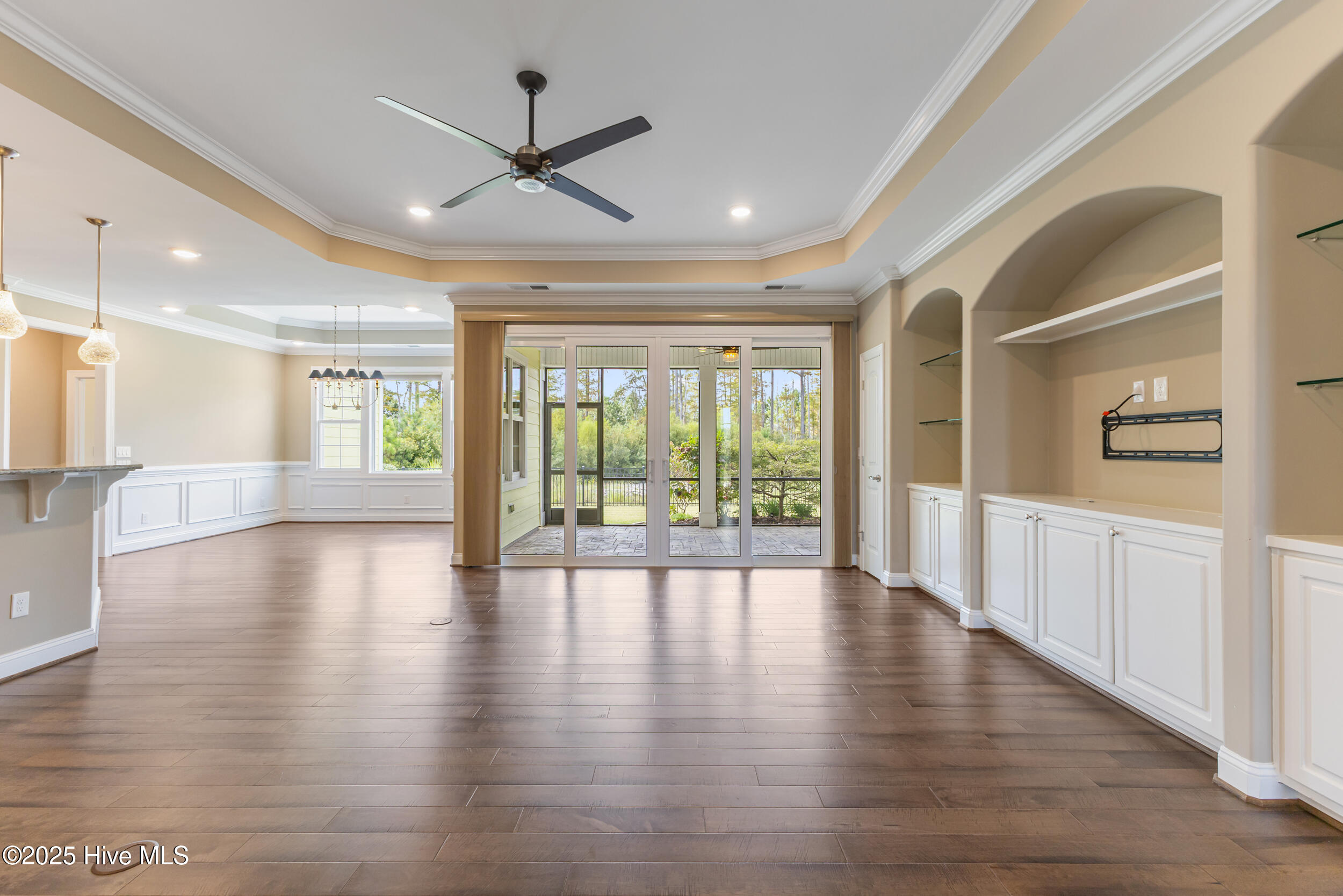 100534390 | Photo 13