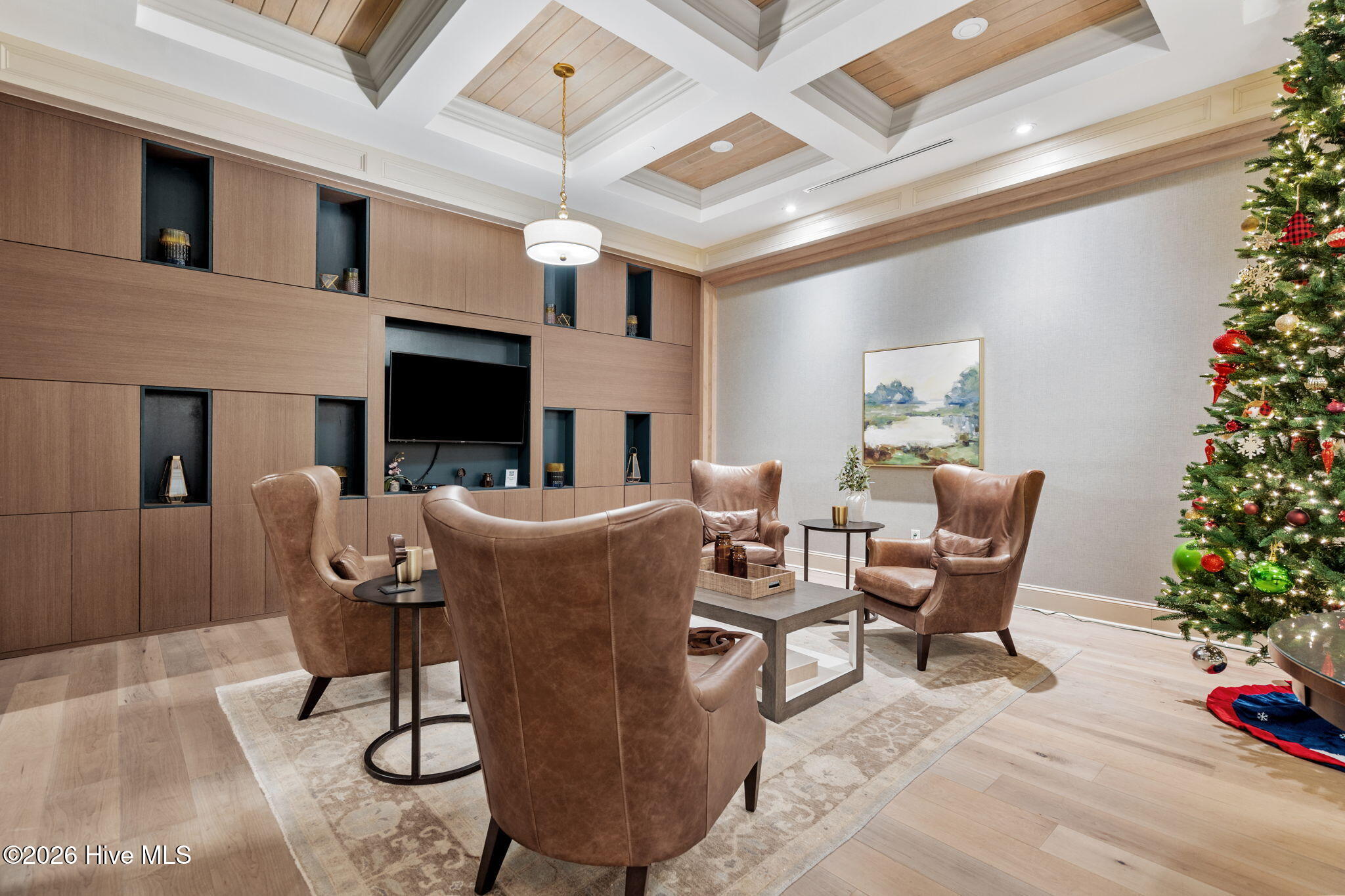 100565283 | Photo 63