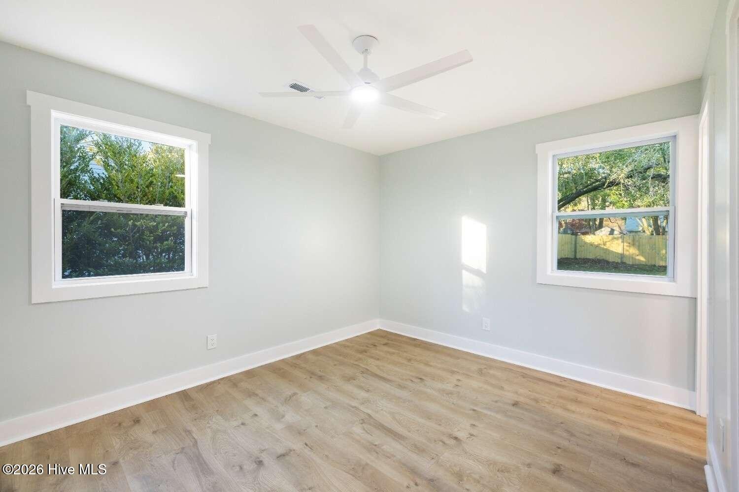 100549335 | Photo 18