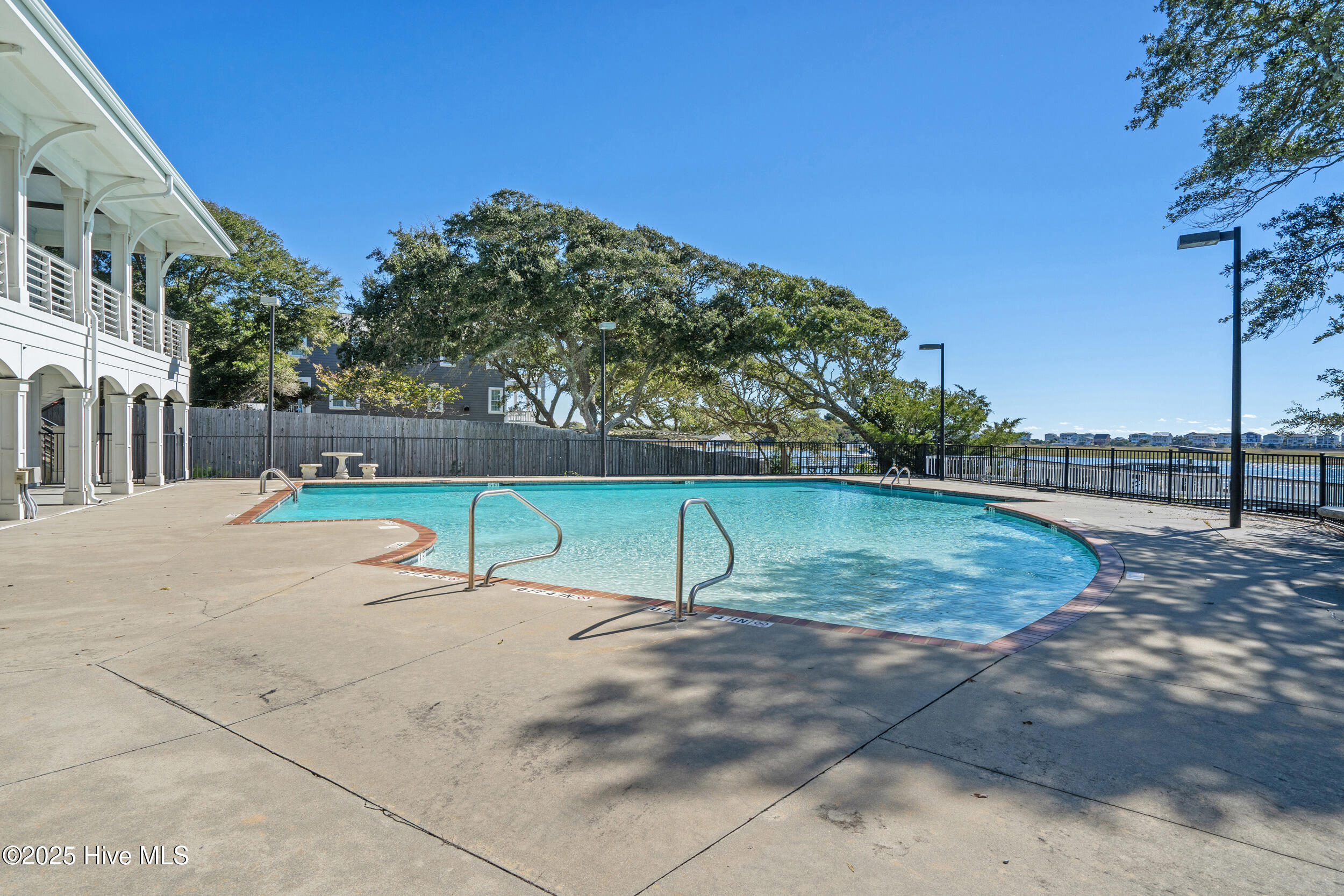 100539009 | Photo 56