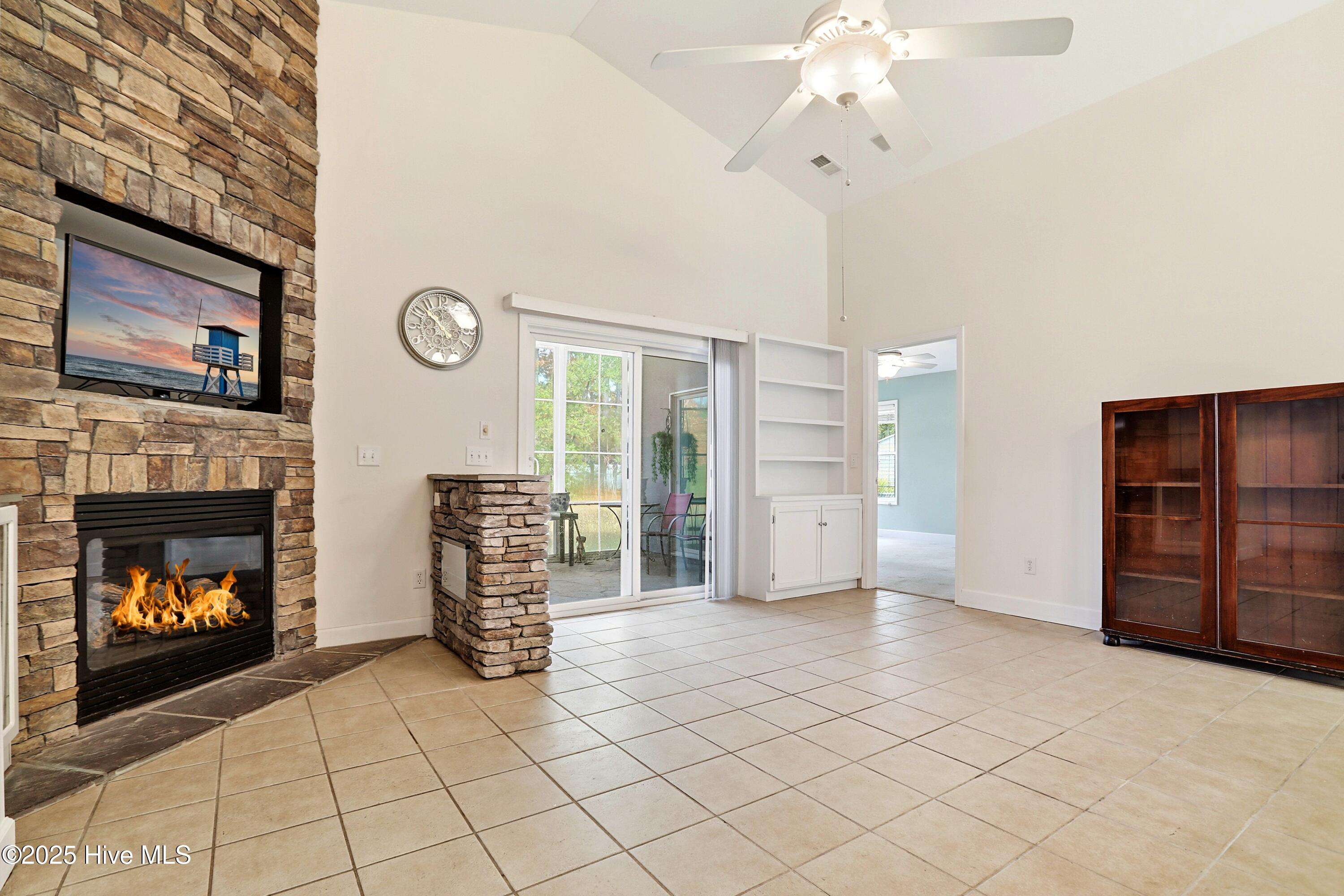 100543603 | Photo 26