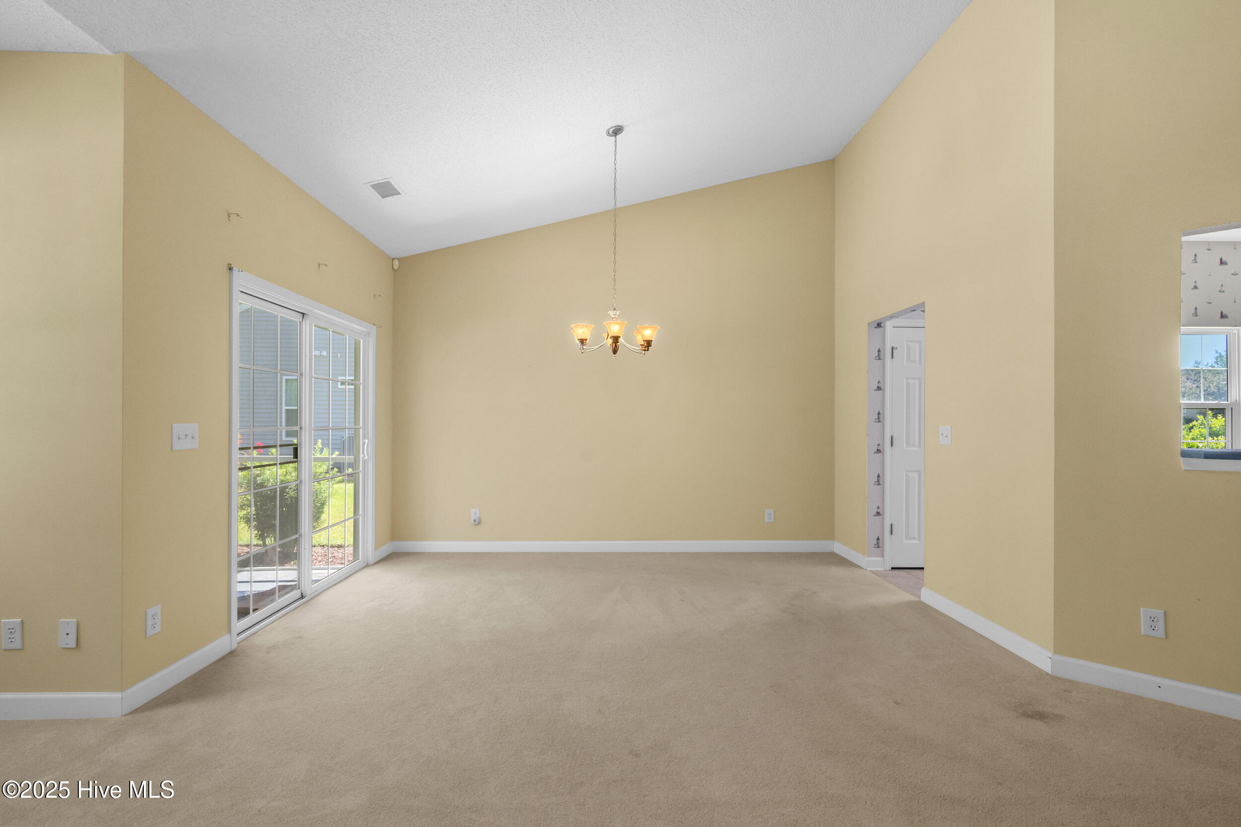 100529171 | Photo 14