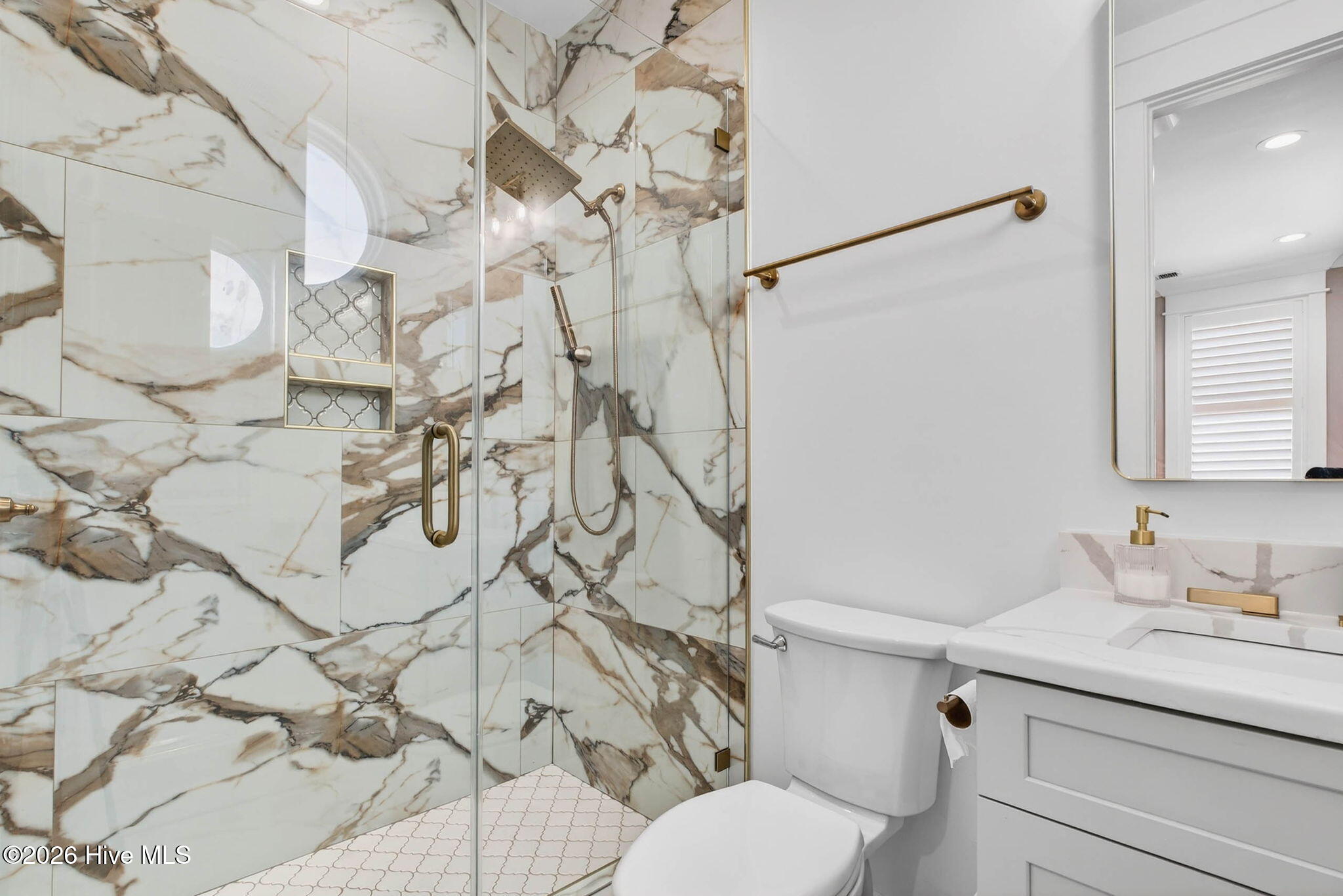100562747 | Photo 26