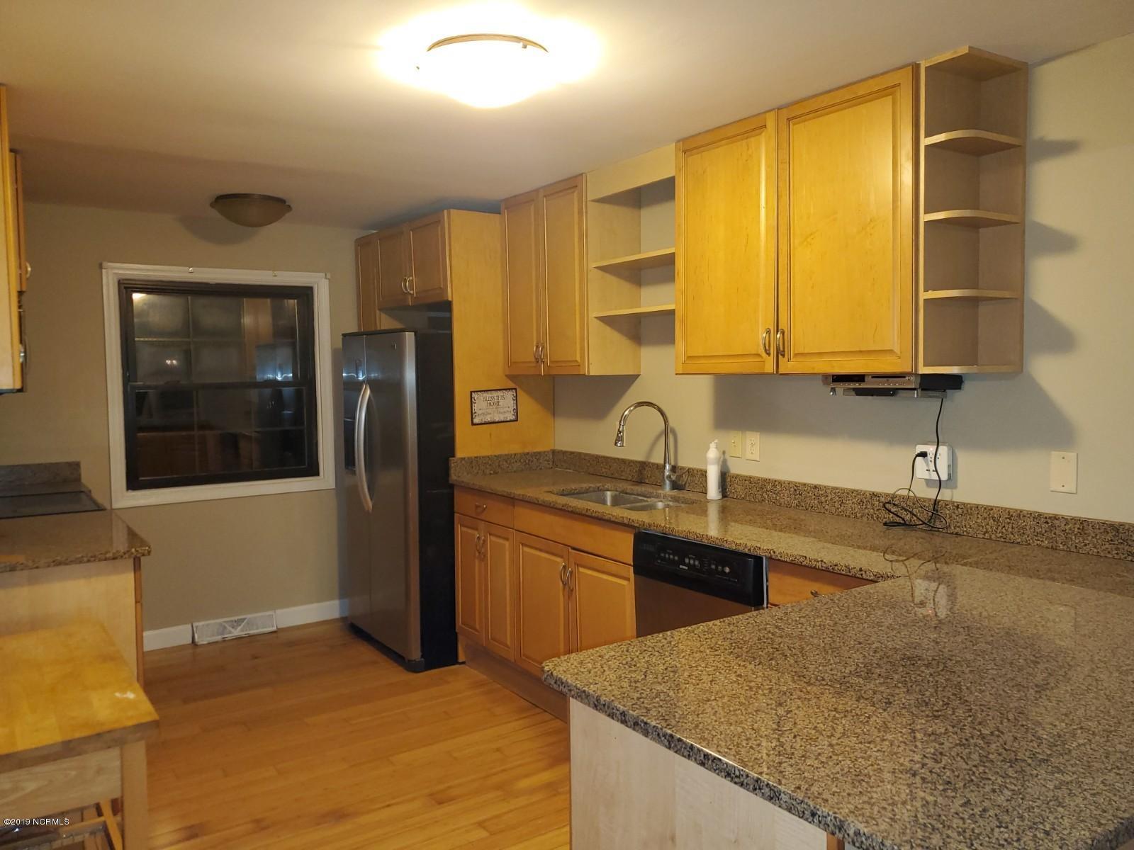 100527470 | Photo 19