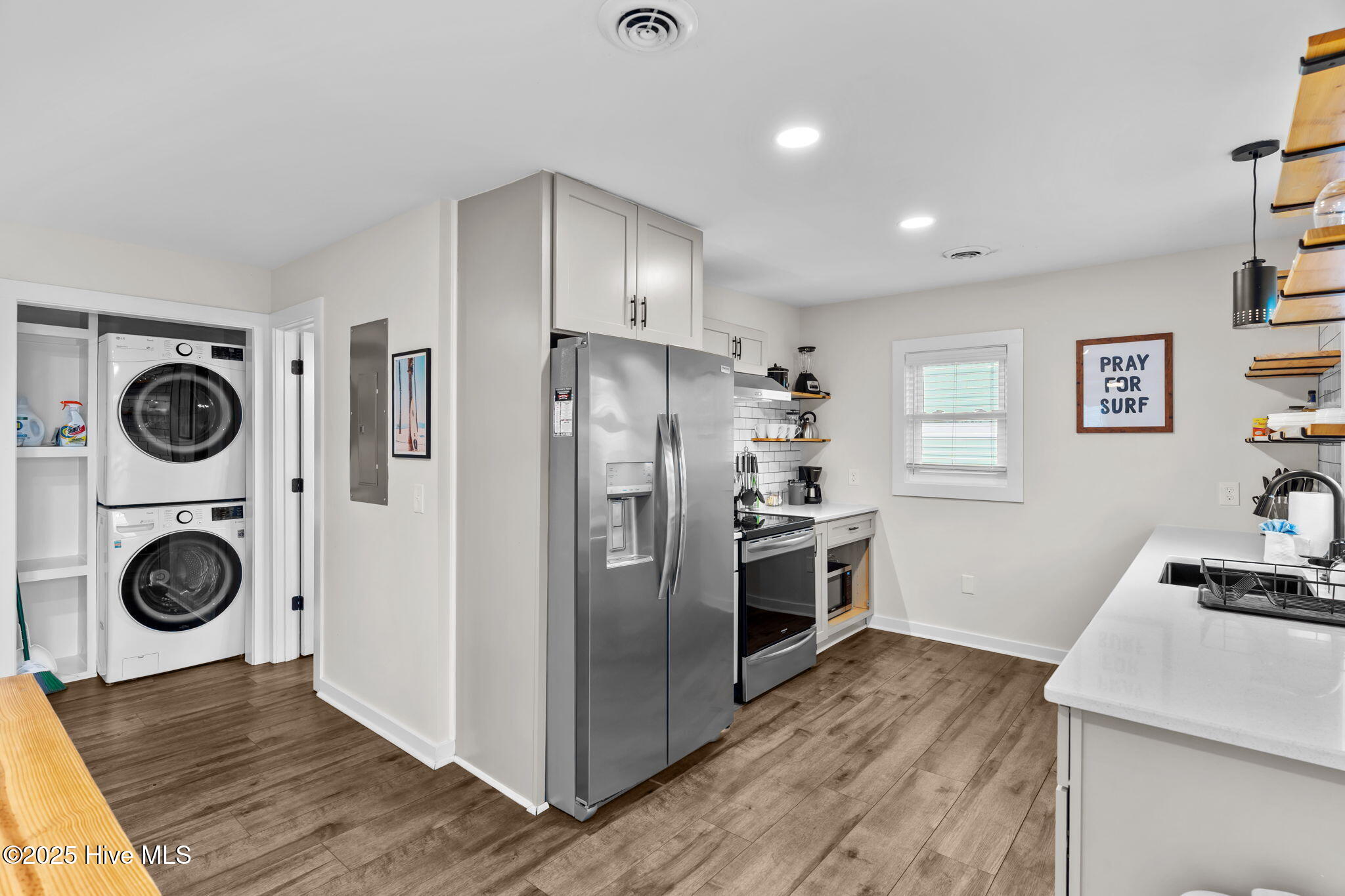 100526073 | Photo 41