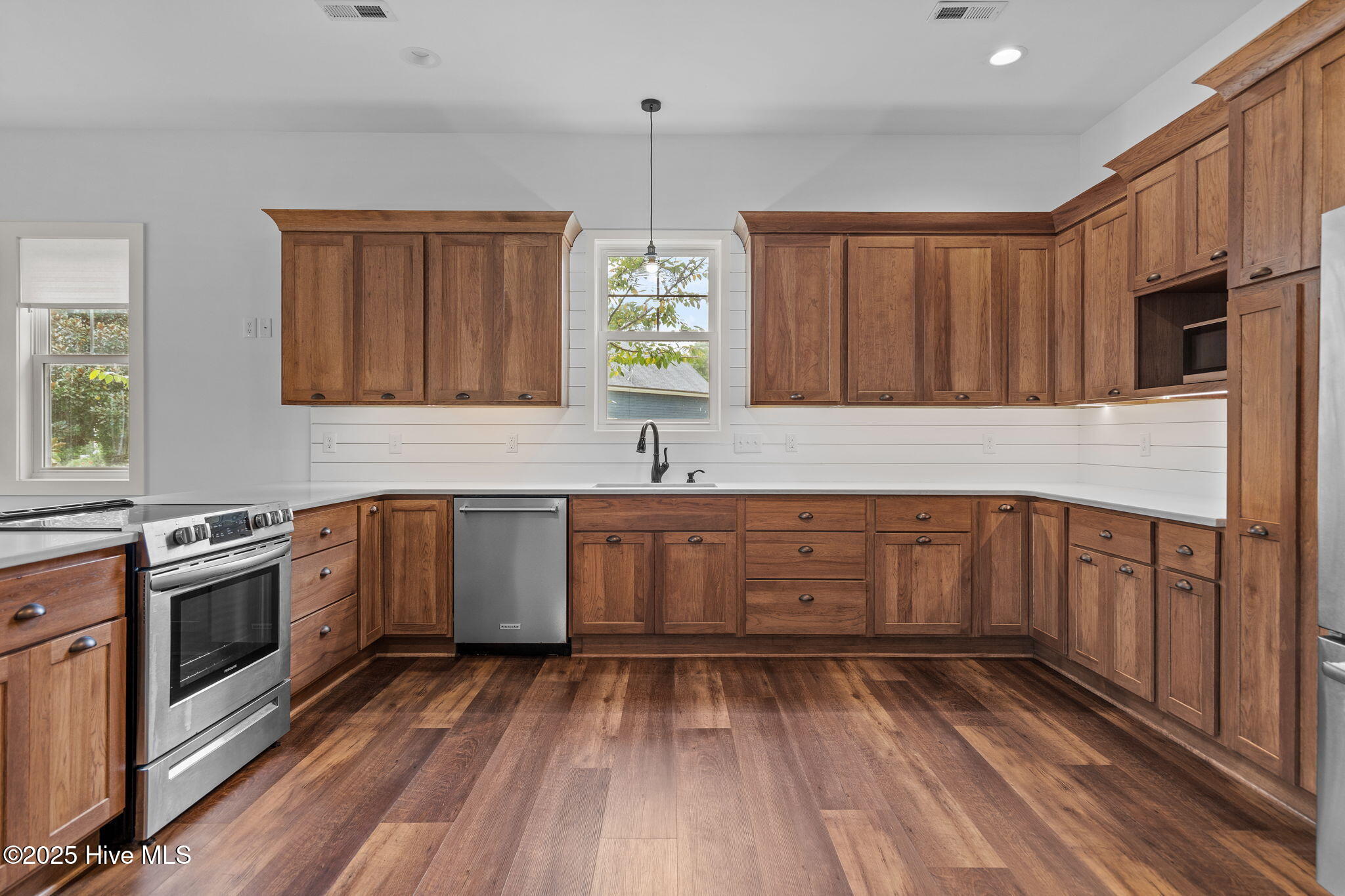 100532333 | Photo 99