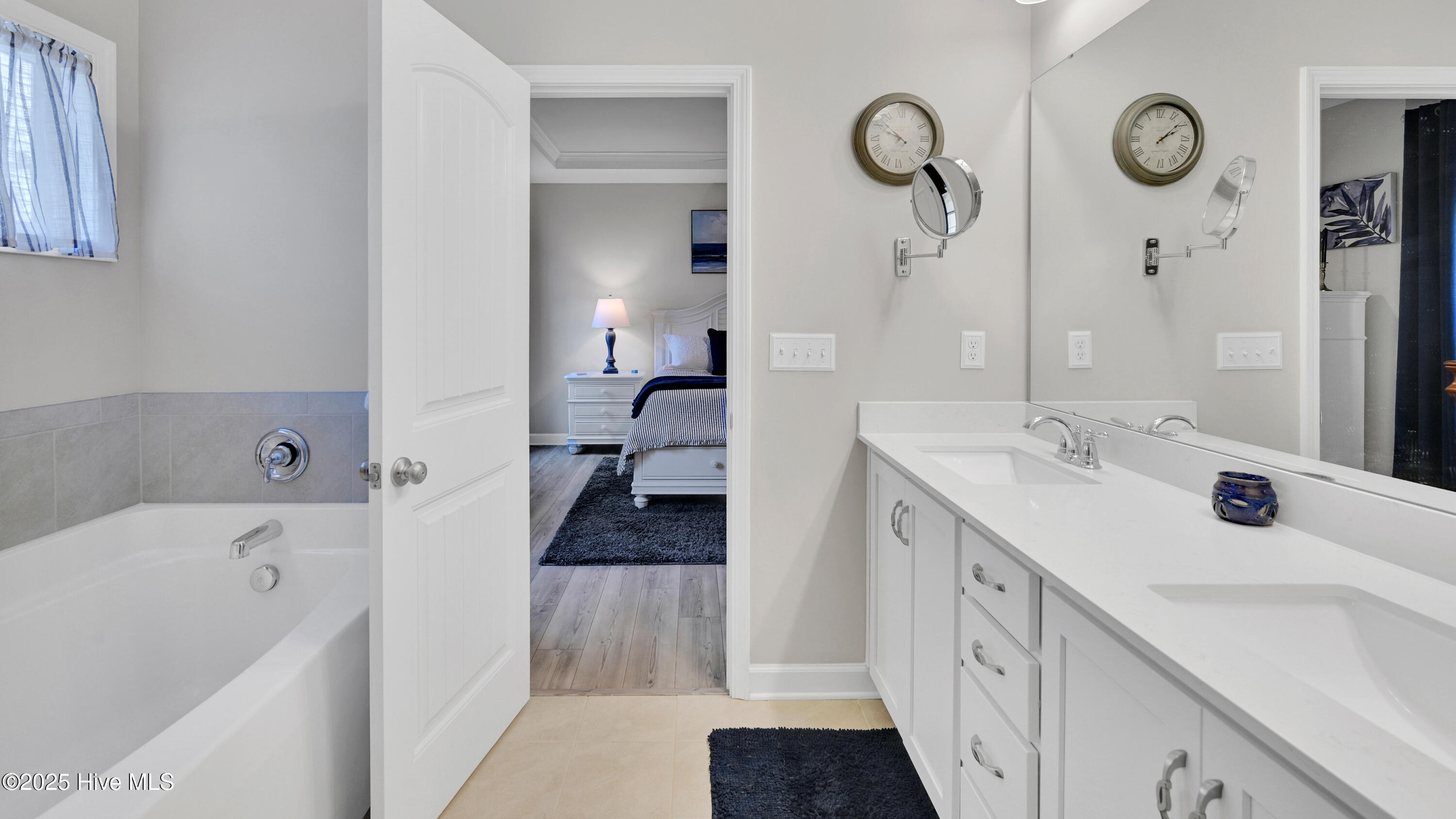 100542865 | Photo 16