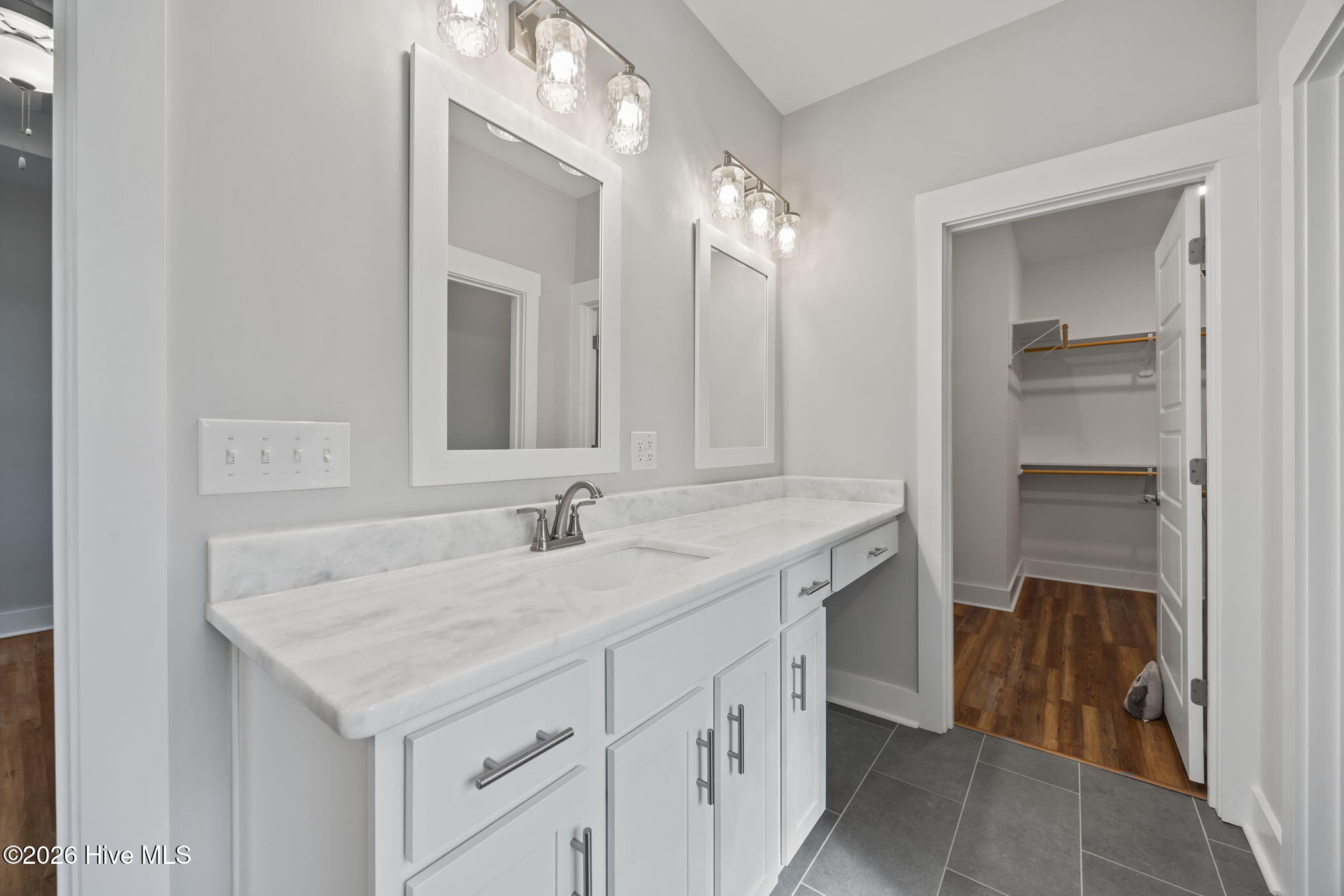 100568104 | Photo 46