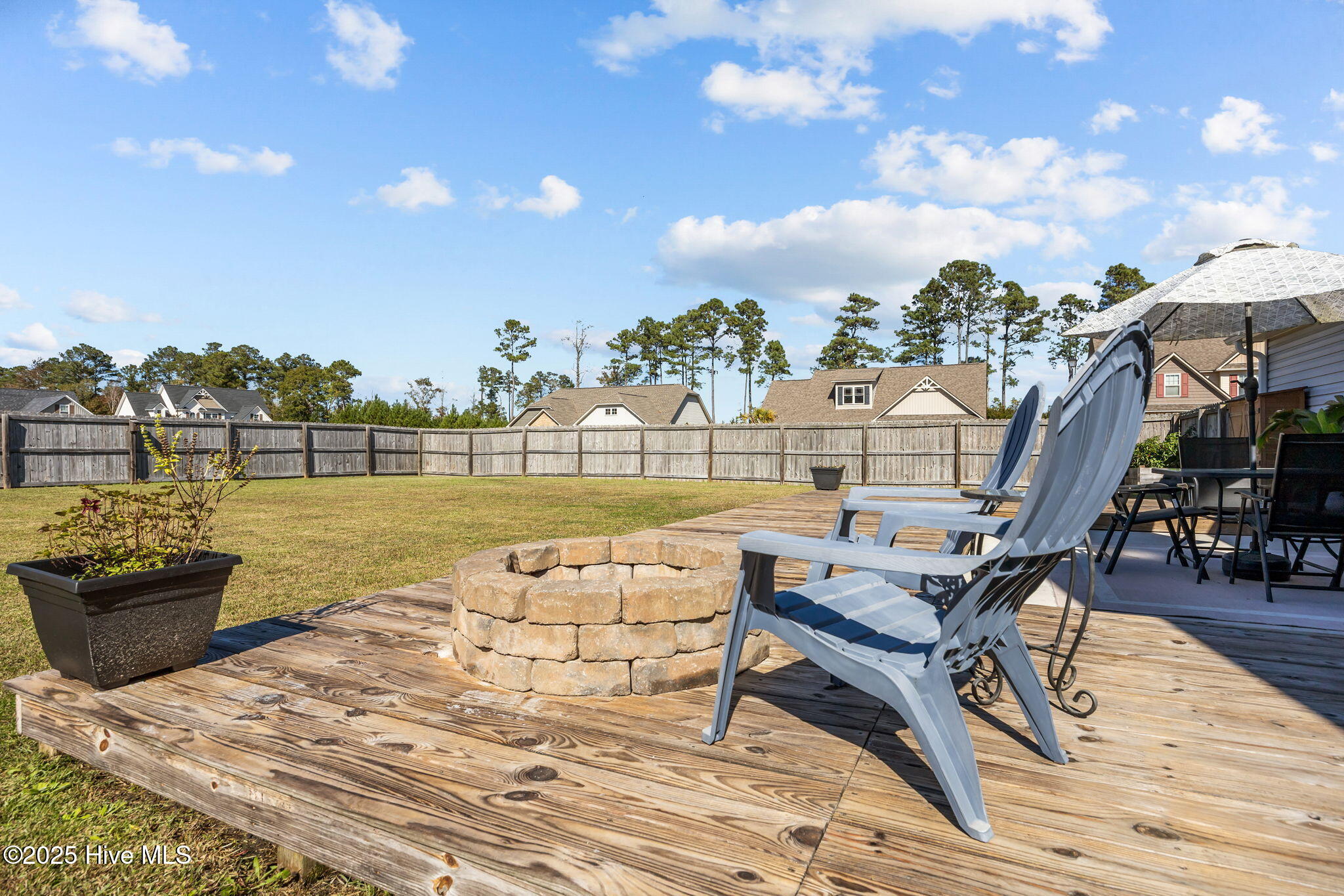 100537004 | Photo 35