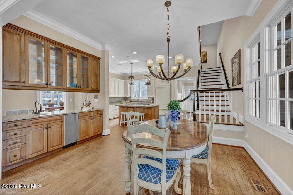 100558006 | Photo 18