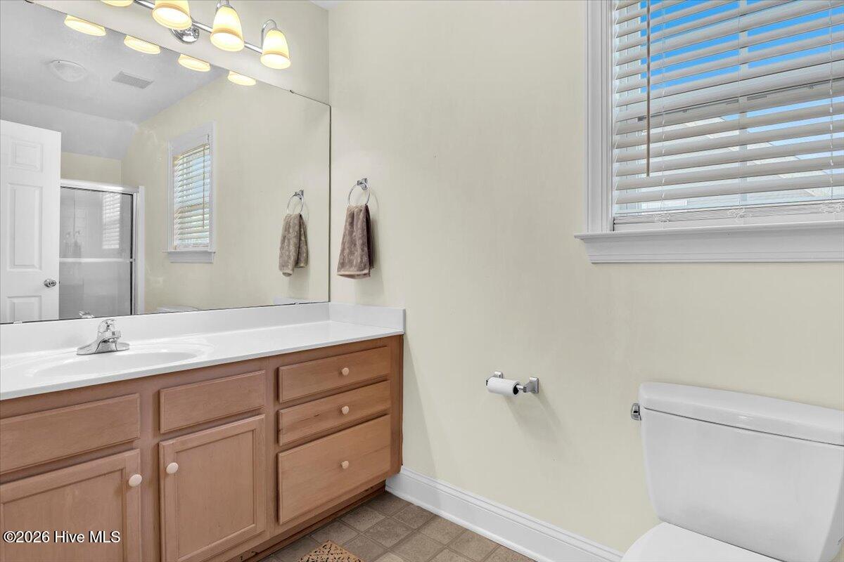 100550365 | Photo 41