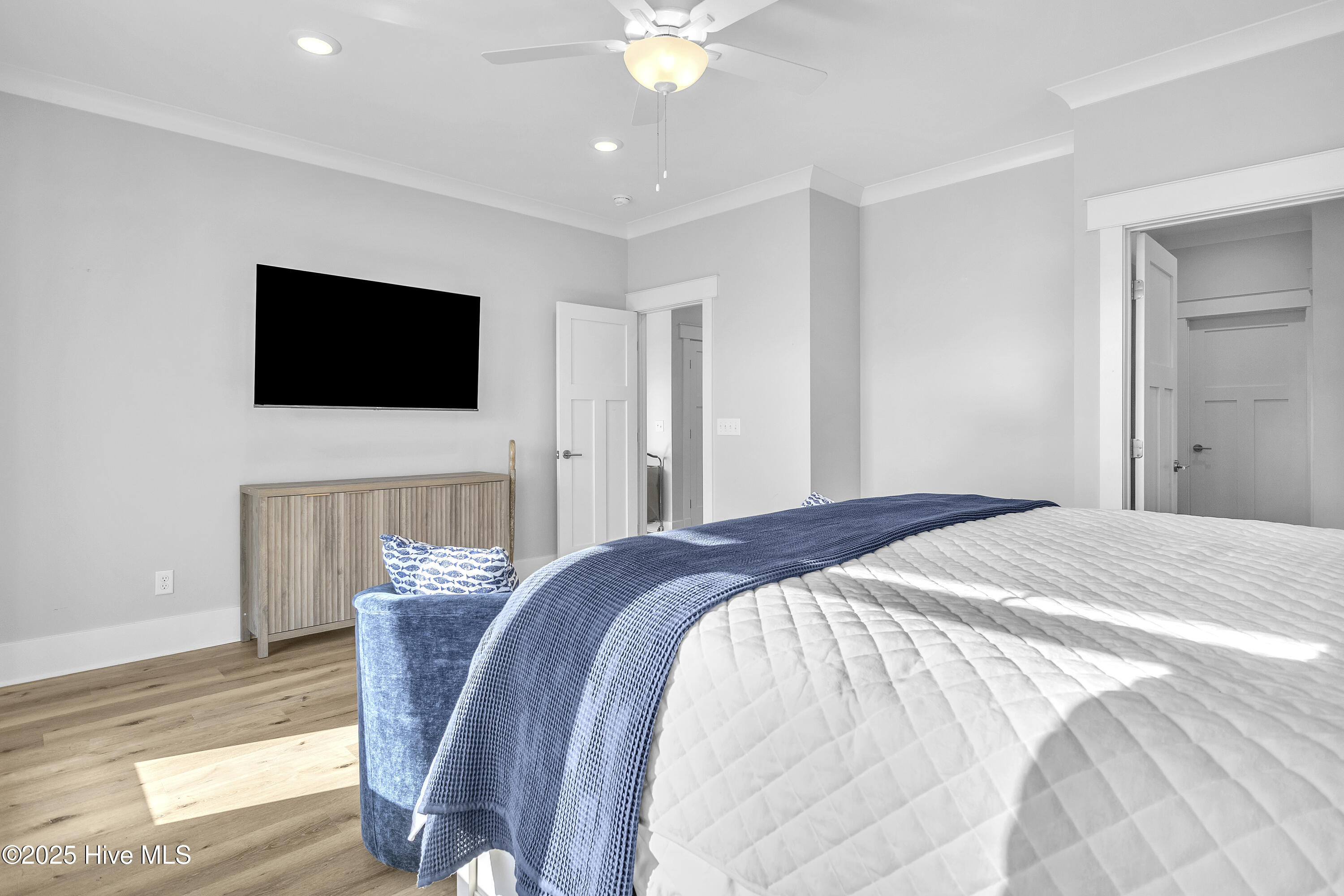 100540464 | Photo 38