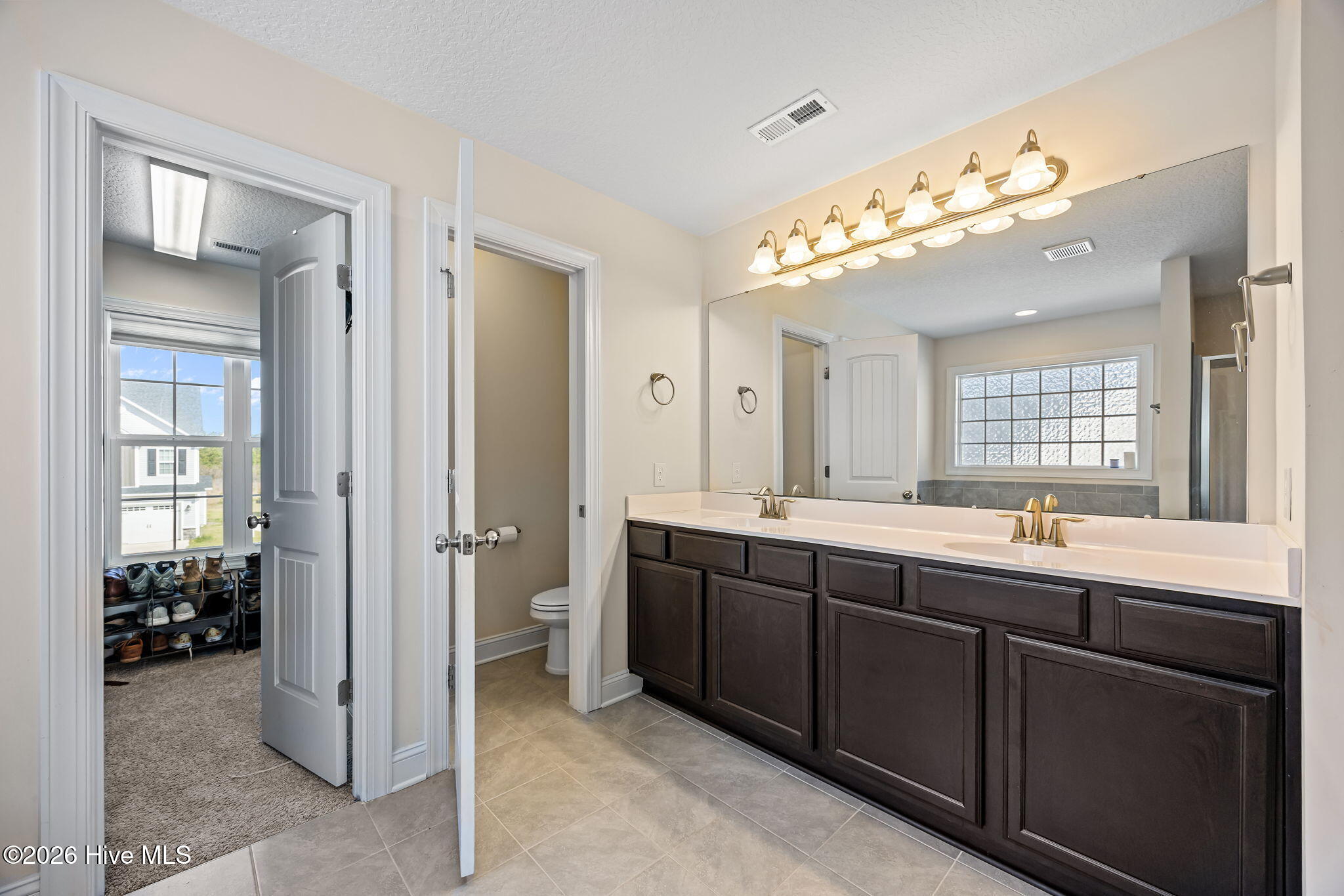 100566991 | Photo 28