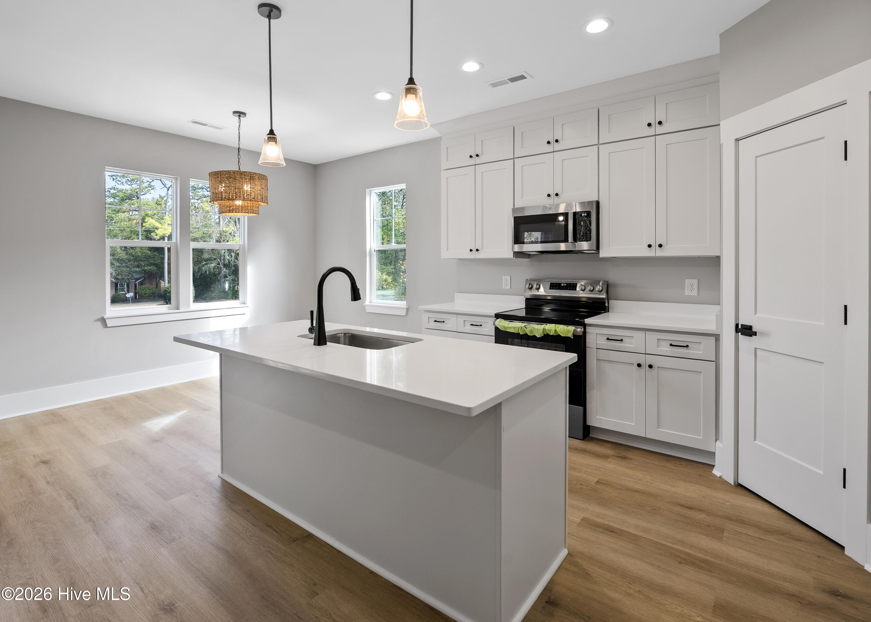 100553267 | Photo 17