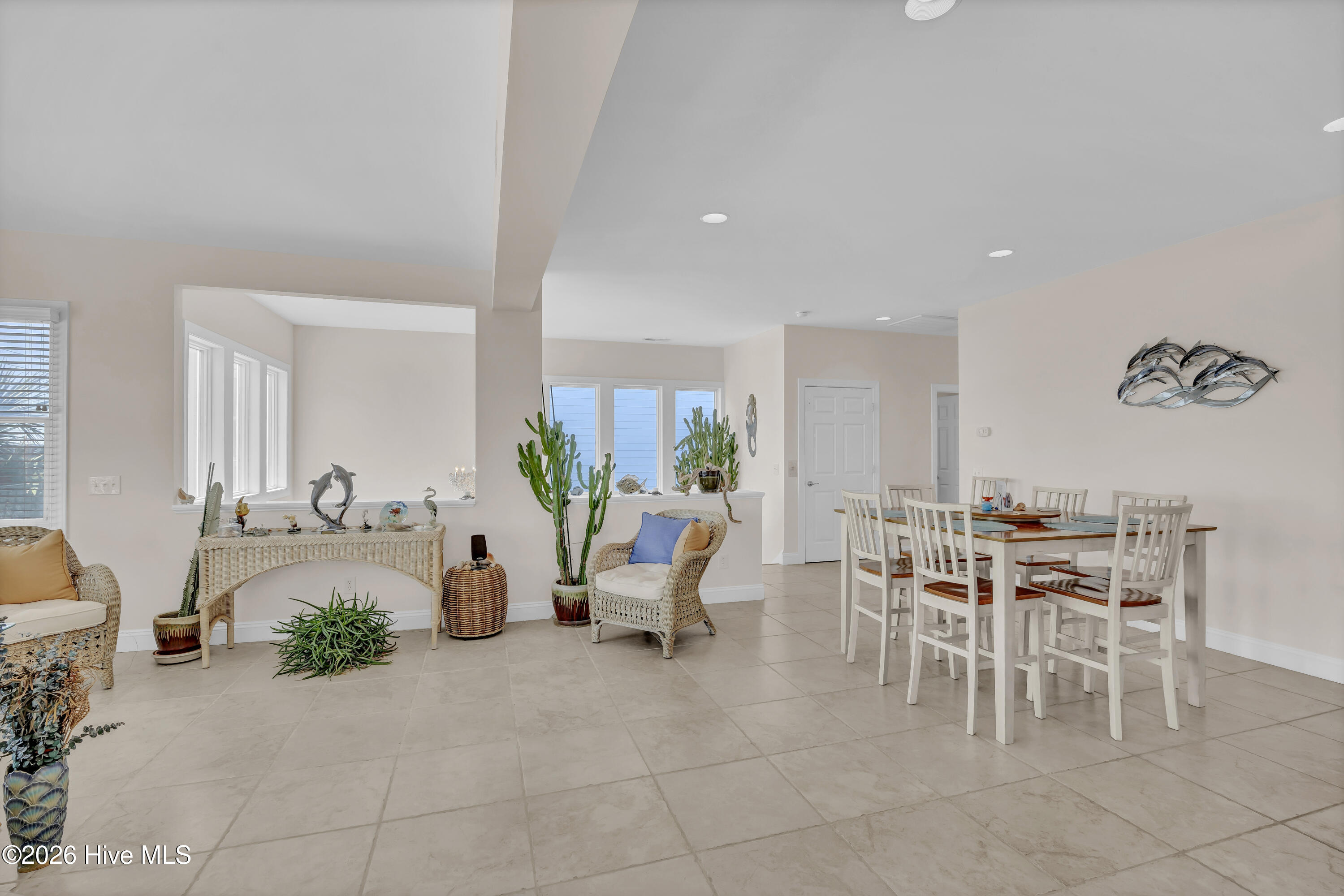 100560542 | Photo 11