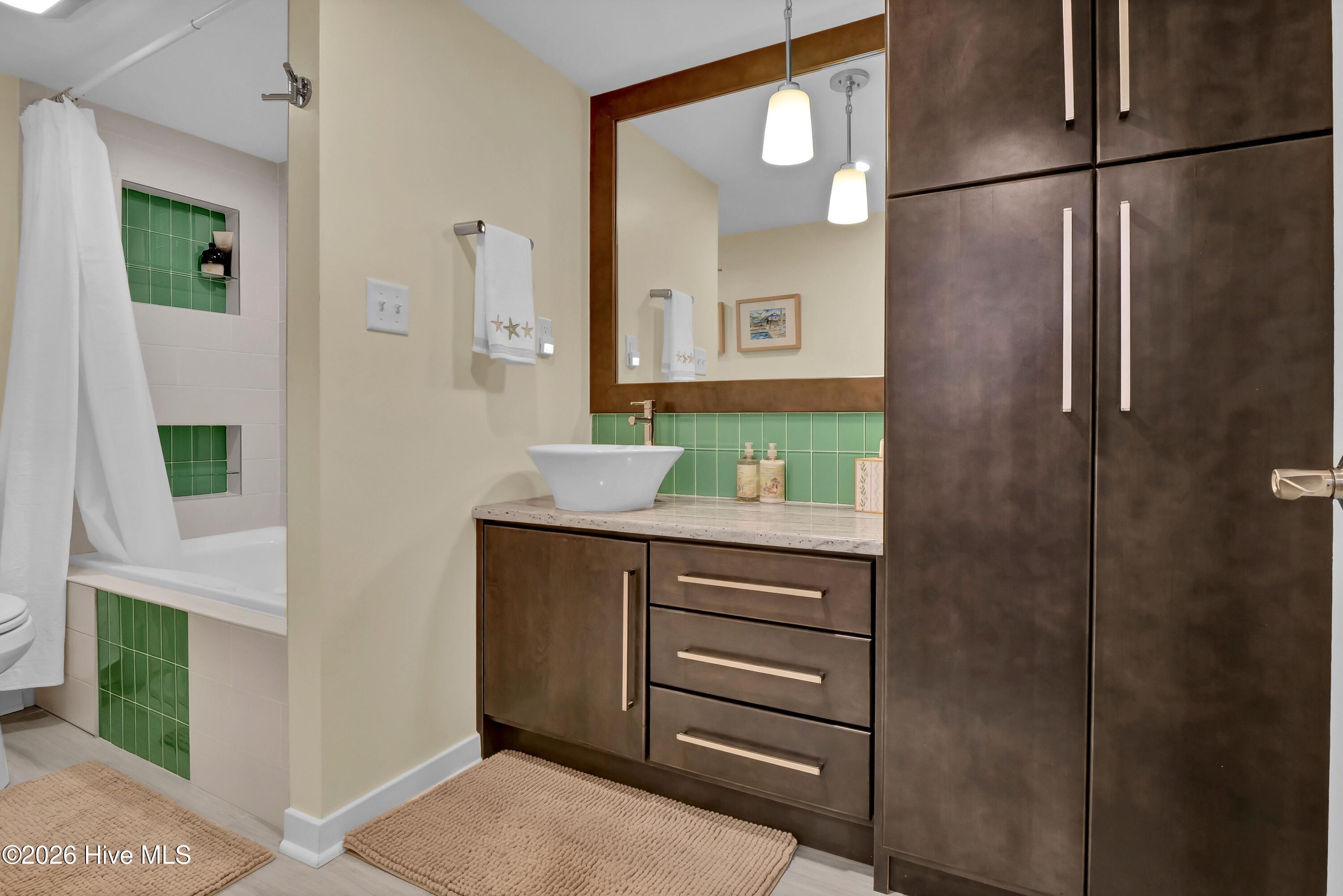 100559794 | Photo 28