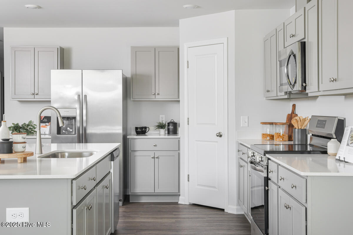 100544030 | Photo 14