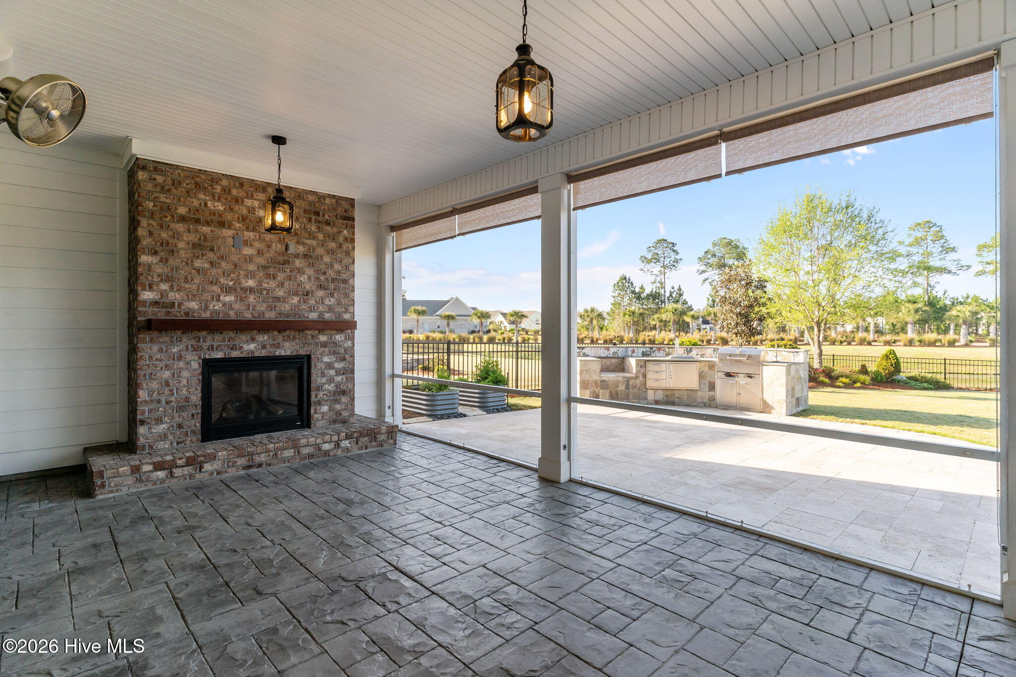 100566700 | Photo 36