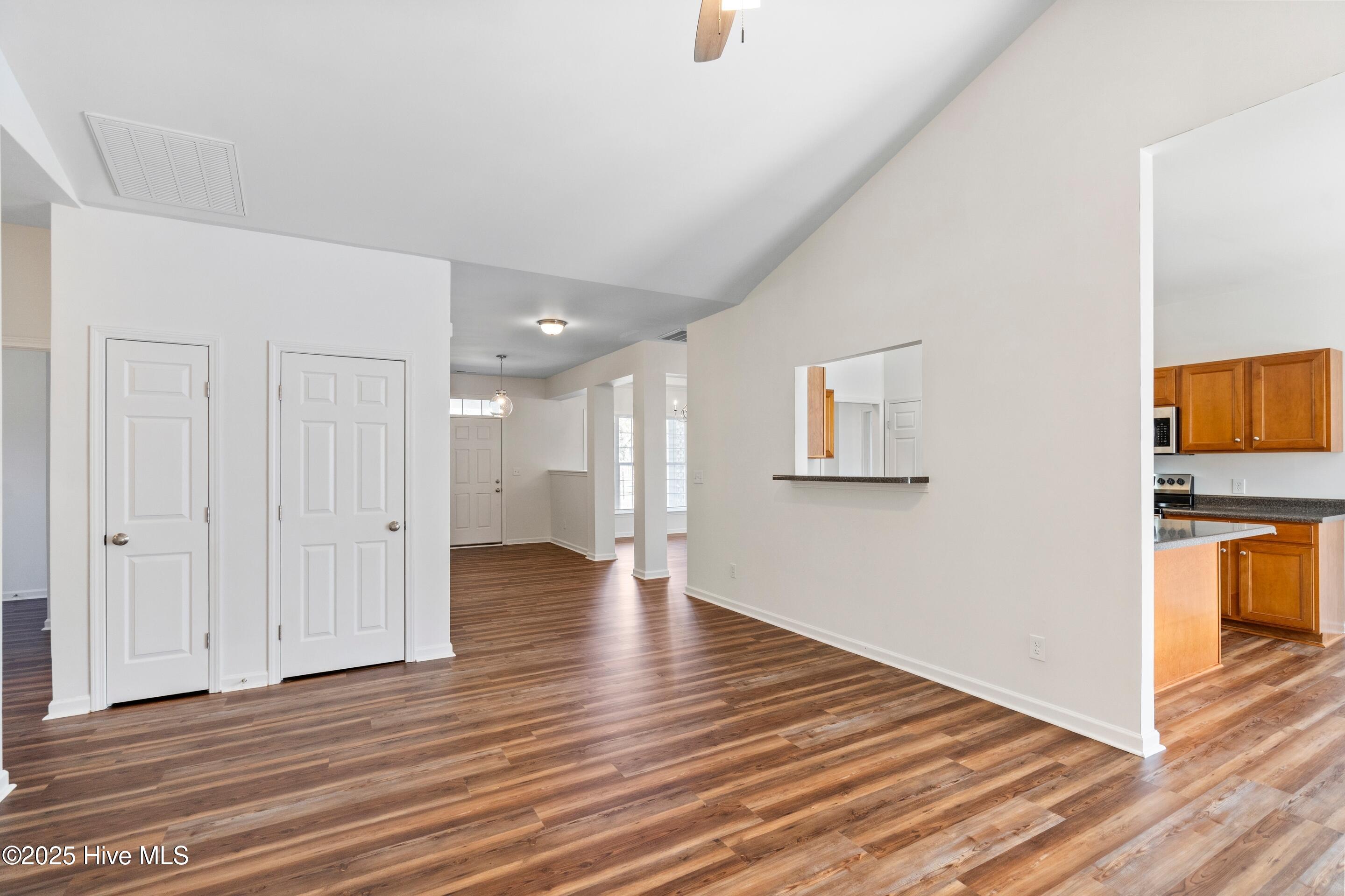 100542341 | Photo 13