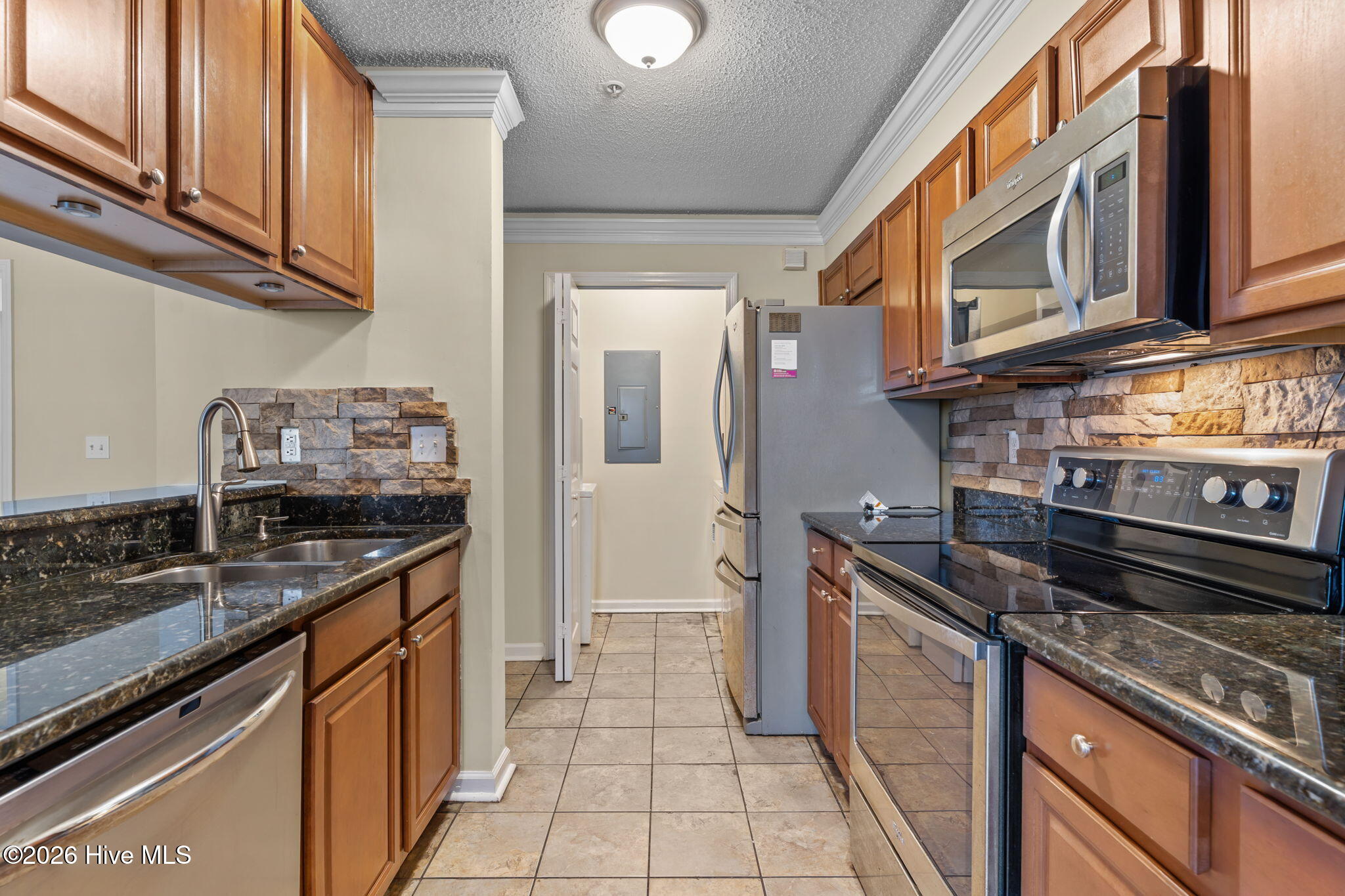 100560548 | Photo 18